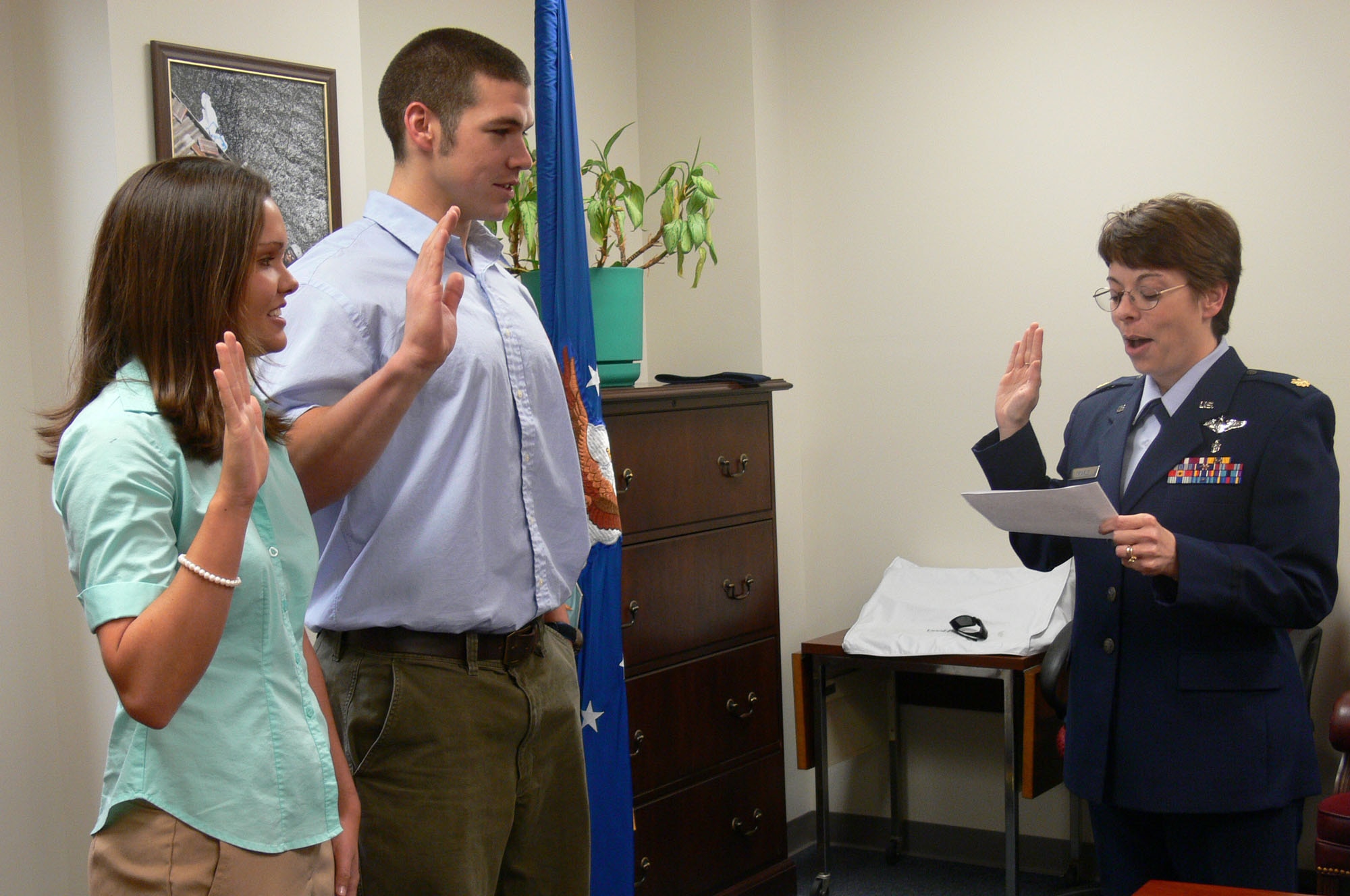 MOODY AIR FORCE BASE, Ga., -- Maj. Jennifer Trinkle, 23rd Medical Operations Squadron family practice flight commander (right), recites the oath during Sara and Joseph Wallace's commissiong ceremony Oct. 20, 2006, at the 23rd Medical Group. The couple both graduated from Valdosta State University, located in Valdosta, Ga., and are scheduled to leave for Commissioned Officer Training Jan. 16, 2007. (US Air Force photo/Senior Airman Leticia Hopkins)