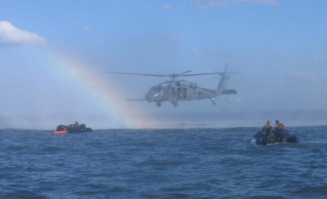 MACDILL AIR FORCE BASE, Fla. -- Pararescuemen assess the injuries of several "downed pilots" as an HH-60G Pave Hawk prepares to extract the Airmen during Exercise Atlantic Rescue '07 at MacDill Air Force Base, Fla., Oct. 31.  More than 300 23rd Wing Airmen are testing their combat search and rescue skills during the exercise, which is dedicated to providing CSAR-focused training while integrating airborne command and control with various assets throughout the wing. (US Air Force photo/Master Sgt. Mona Ferrell)