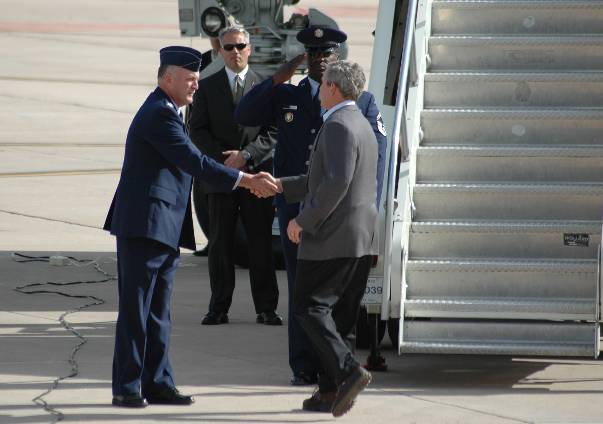 President George W. Bush shakes hands with Col. Danny Seanger, 460th Space Wing vice commander, before flying out of Buckley Air Force Base Nov. 4 after a one-night visit to attend the Colorado Victory Rally 2006 in support of U.S. Rep. Marilyn Musgrave's congressional campaign.
He arrived Nov. 3 as part of his last-minute national campaign tour to shore up Republican candidates engaged in tight races.
Before leaving, President Bush met and shook hands with about 50 Colorado Air National Guard members outside of Hangar 909. (U.S. Air Force photo by Staff Sgt. Sanjay Allen)

