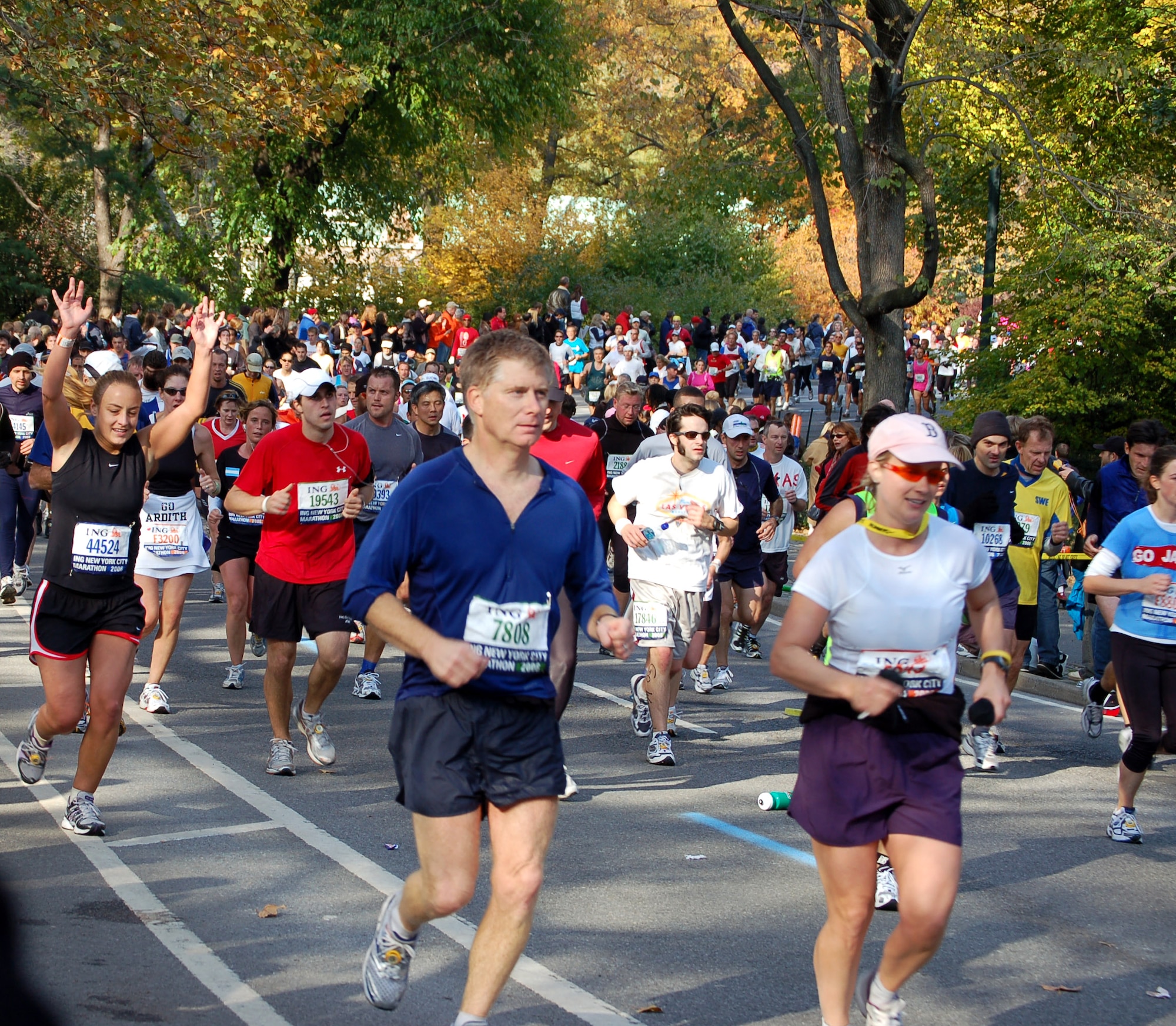 A mass of marathoners pass mile 25 of the New York City Marathon Nov. 5. (U.S. Air Force photo/Staff Sgt. Shad Eidson)