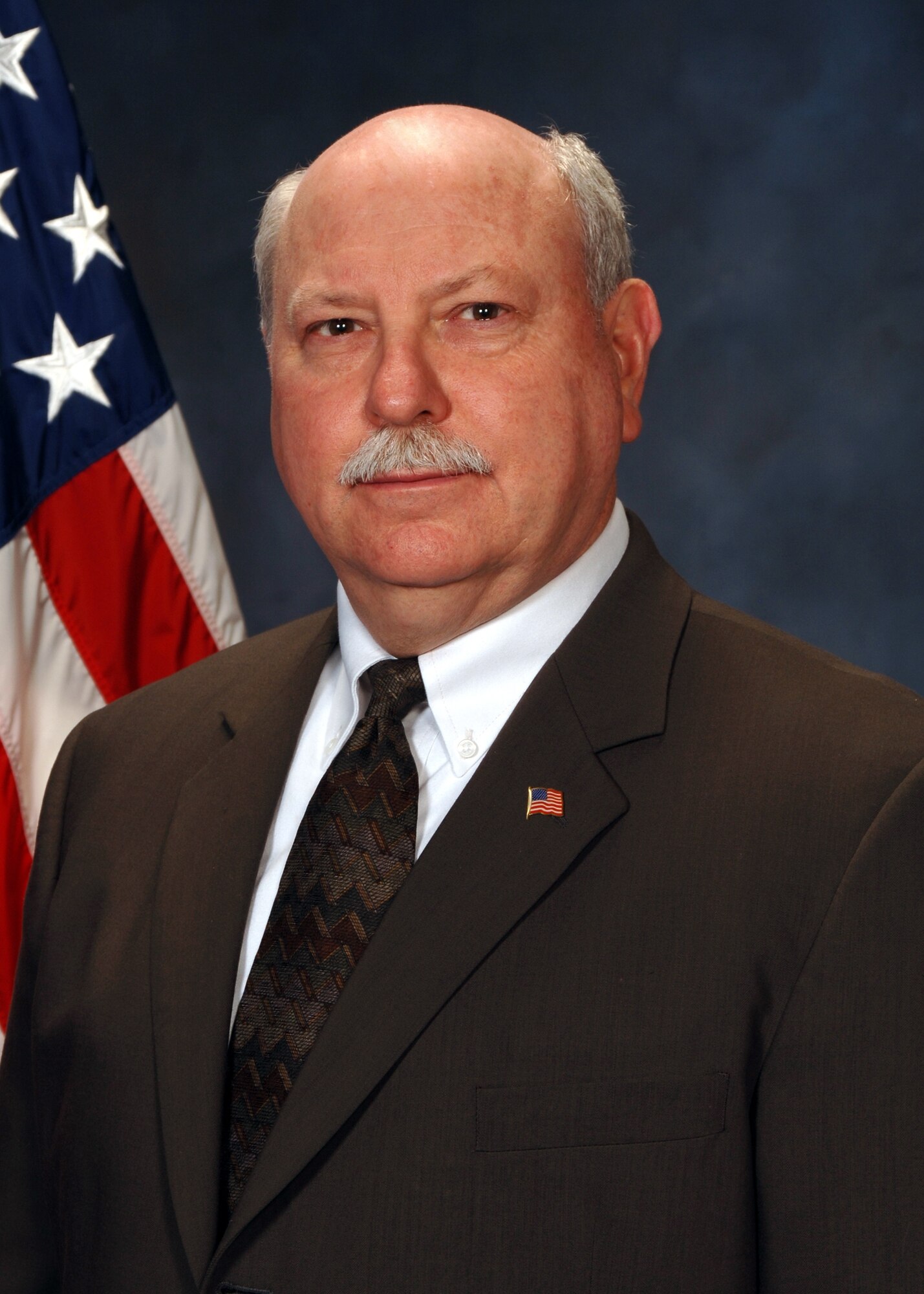 Lawrence Fielding, former technical director for the Aeronautical Systems Center's C-17 Globemaster III program at Wright-Patterson Air Force Base, Ohio, has won a Department of Defense Distinguished Civilian Service Award for 2006.  (U.S. Air Force photo)
