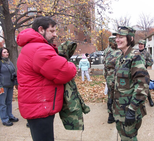 VETERAN's DAY PARADE 2006:  Families and their veterans were honored by members of the 932nd Airlift Wing, Air Force Reserve Command, located at Scott Air Force Base, Ill.  Would you like to join these patriots?  Call 1-800-257-1212 for information.