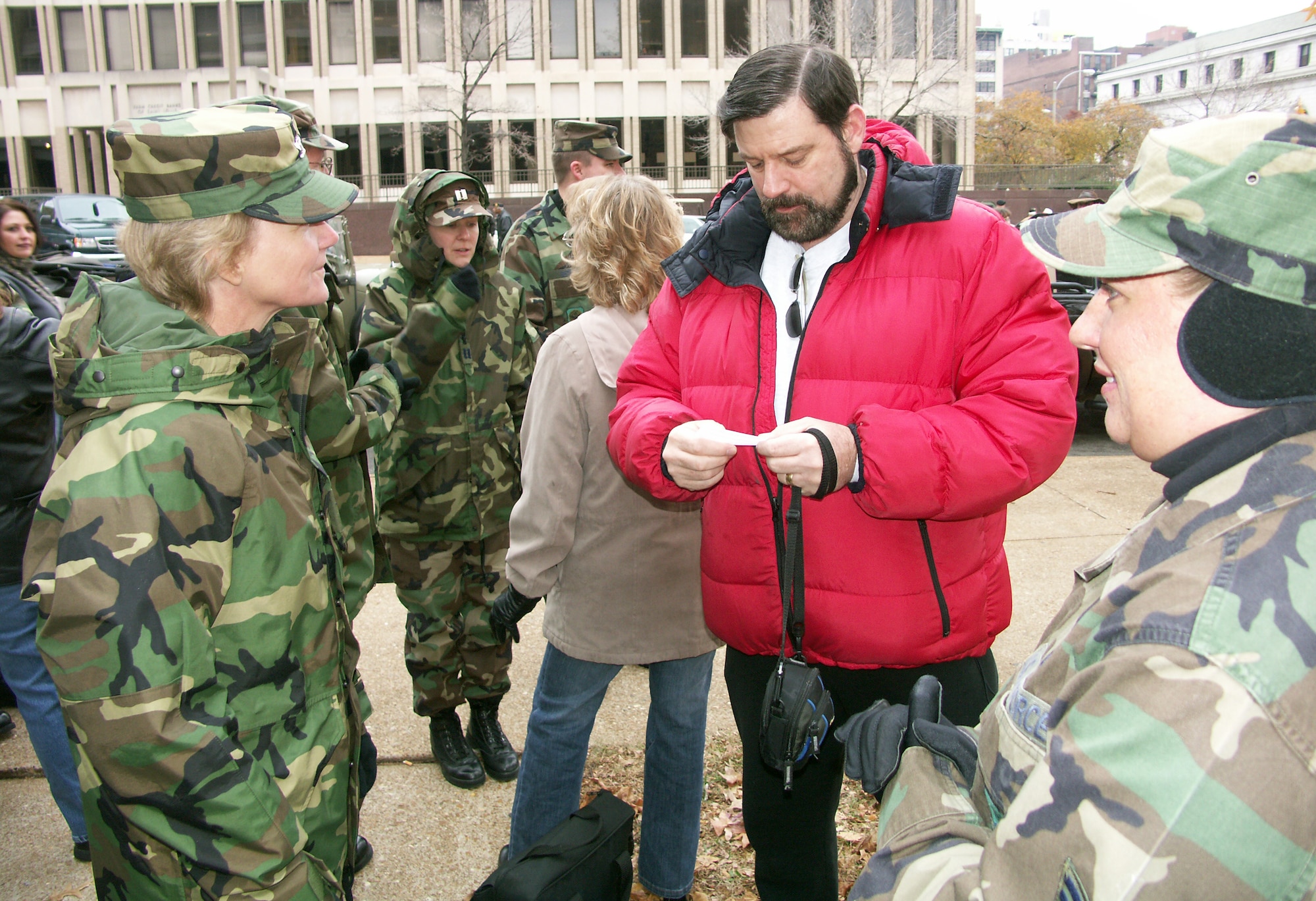 A Reserve spouse meets Col. Maryanne Miller, commander of the 932nd Airlift Wing, Air Force Reserve Command.  

VETERAN's DAY PARADE 2006:  Veterans were honored by members of the 932nd Airlift Wing, Air Force Reserve Command, located at Scott Air Force Base, Ill.  Would you like to join these patriots?  Call 1-800-257-1212 for information.  Photo/Capt. Stan Paregien
