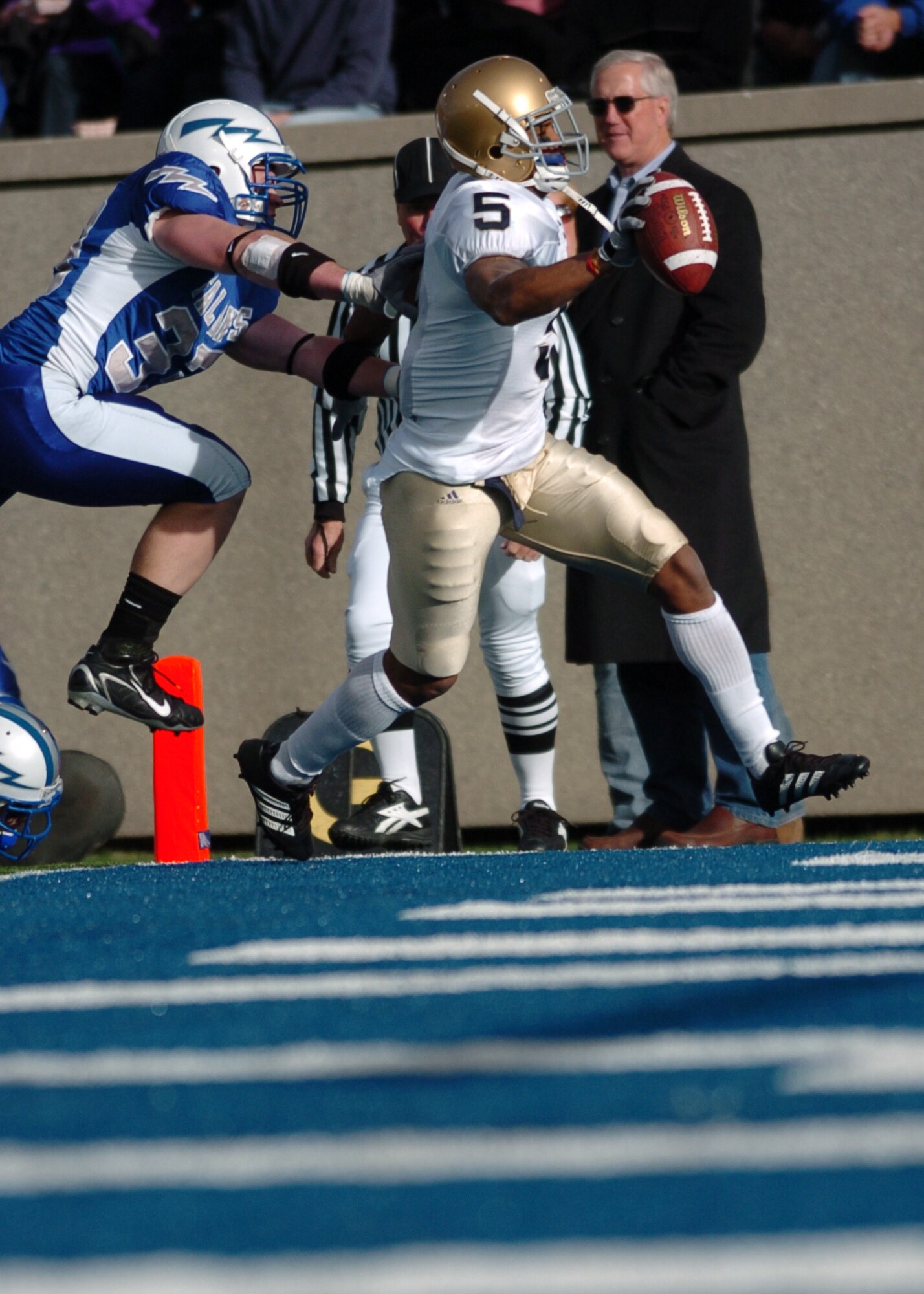 Notre Dame wide receiver Rhema McKnight gets around Air Force linebacker Drew Fowler for a first-quarter touchdown. Irish quarterback Brady Quinn threw for 207 yards and four touchdowns on the day. Eigth-ranked Notre Dame won, 39-17.  (U.S. Air Force photo/1st Lt. John Ross)