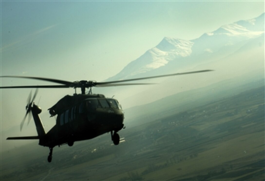 A UH-60 Black Hawk helicopter takes Chairman of the Joint Chiefs of Staff U.S. Marine Gen. Peter Pace and members of his staff from Camp Bondsteel to Saltina, Airfield, Kosovo, Nov. 14, 2006. 
