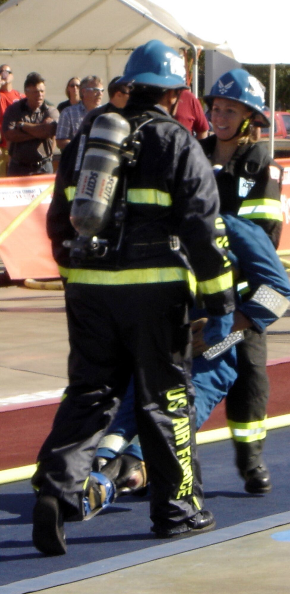 Shenah Groom carries a 175-pound "victim" to the finish line during the tandem portion of the World Firefighters Combat Challenge held Nov. 7 to 11 in Henderson, Nev. (U.S. Air Force photo/Senior Master Sgt. Jeff Vaughn)