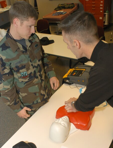 Tech. Sgt. Mike Conard, right, instructs Staff Sgt. David Greenberg in the proper method to conduct CPR Nov. 4.  Sergeant Conard, from the 442nd Medical Squadron, an Air Force Reserve unit at Whiteman Air Force Base, Mo., instructed a class of would-be physical training leaders in CPR so they can conduct fitness evaluations of their fellow Air Force Reservists.  Sergeant Greenberg is an A-10 Thunderbolt II crew chief in the 442nd Aircraft Maintenance Squadron.  (U.S. Air Force photo/Maj. David Kurle)