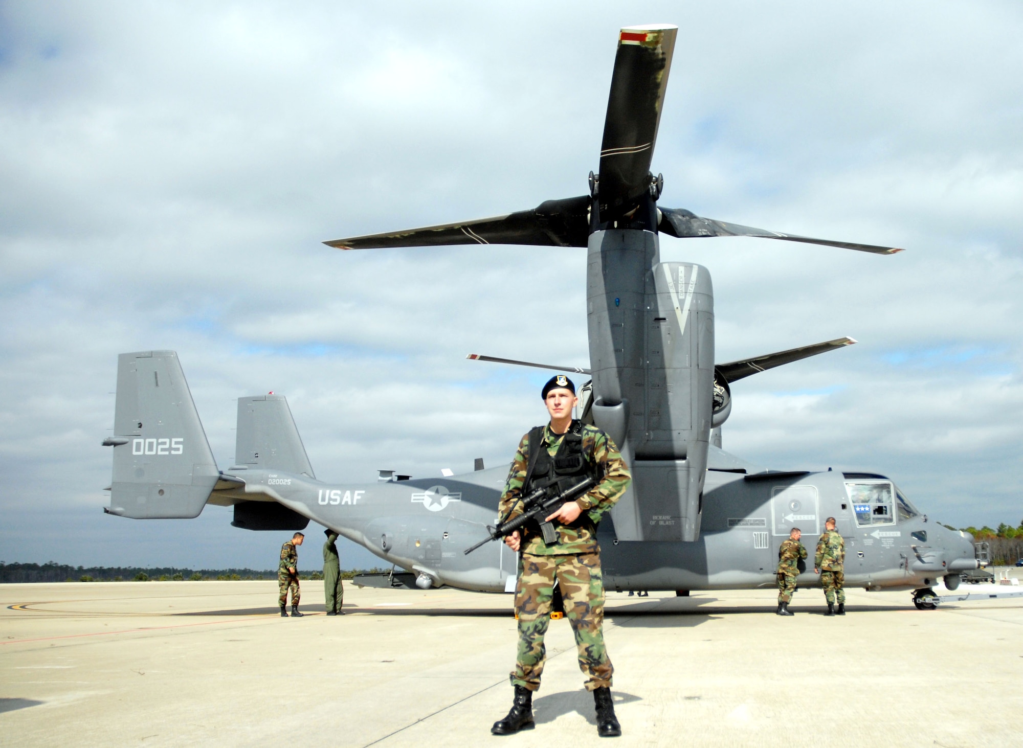 Airman 1st Class Stephen Emminger, a security response team member with the 16th Security Forces Squadron, guards Air Force Special Operations Command's first operational CV-22 Osprey at Hurlburt Field, Fla., Nov. 6.  The Osprey was flown to Hurlburt by Lt. Gen. Michael W. Wooley, AFSOC commander, as part of the command's Air Force 60th anniversary commemoration. (U.S. Air Force photo/Chief Master Sgt. Gary Emery)