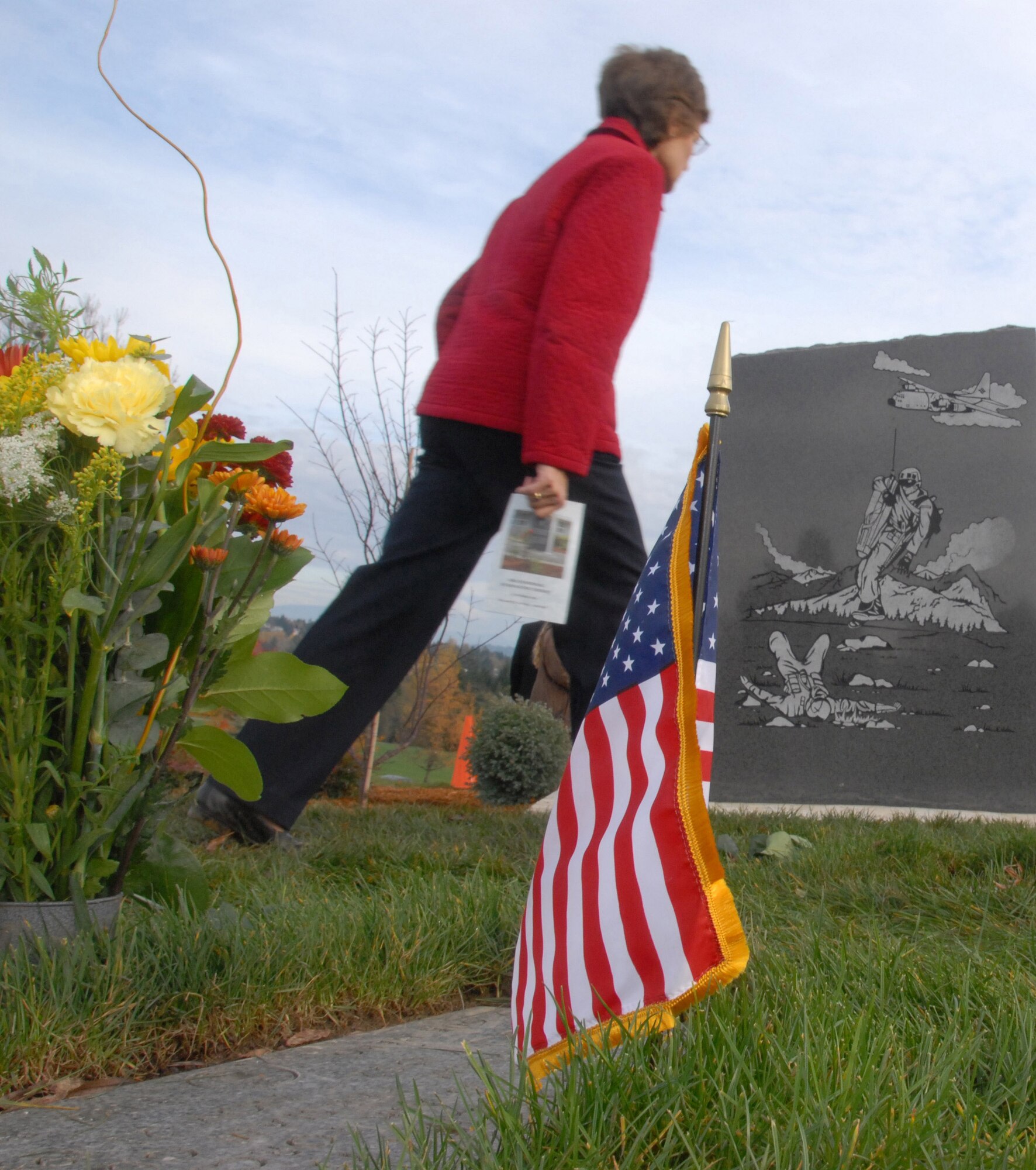 Family and Friends of the crew from King 56 gather to remember them during a ceremony at the Williamette National Cemetery Nov. 17, 2006.  (Air Force Photo/Master Sgt. Chance Babin)