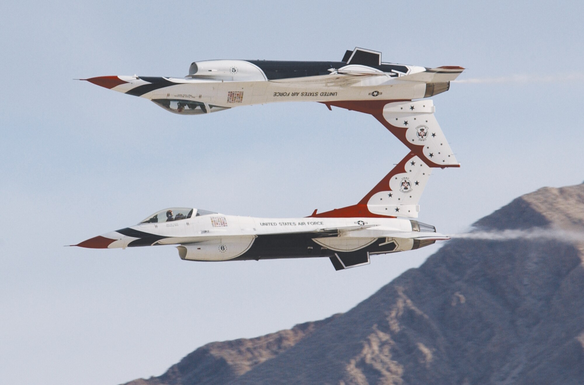 The Thunderbirds performed their final show of the 2006 season at the Nellis Air Force Base, Nev., air show on Sunday, Nov. 12. (U.S. Air Force photo/Staff Sgt. Jeremy Smith)