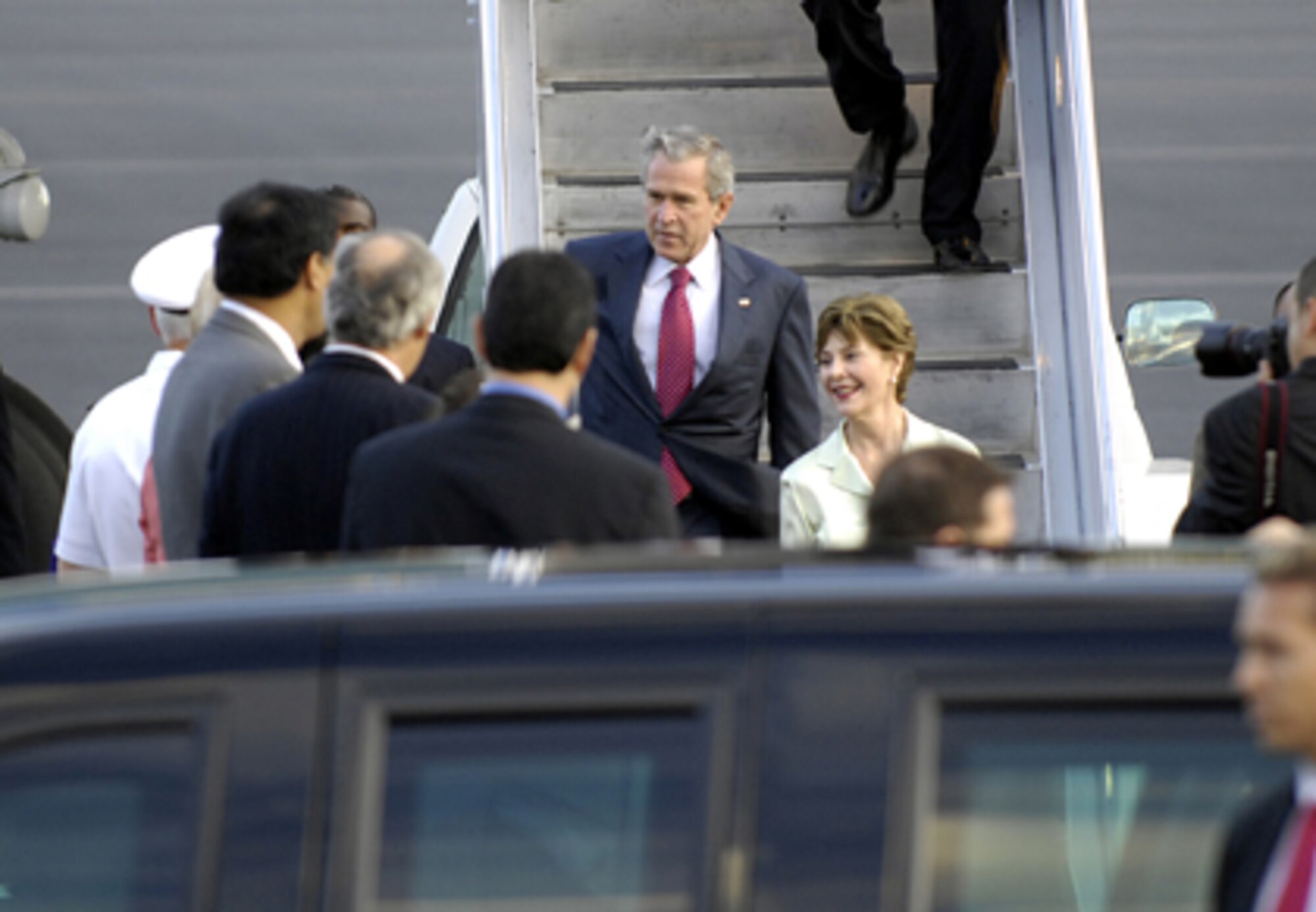 HICKAM AFB, Hawaii -- President George Bush and First Lady Laura Bush step off Air Force One November 20 and are greeted by Hawaii Governor Linda Lingle, Pacific Command Commander, Adm. William Fallon and other state and military leaders.  The President is on his last leg of an eight day Pacific economic tour making stops at Vietnam, Indonesia, Russia and Singapore.  While in Hawaii, he is having breakfast with Hawaii-based servicemembers and meeting with Pacific Command leaders. (U.S. Air Force photo by Marine Sgt. Jeremy M. Vought)