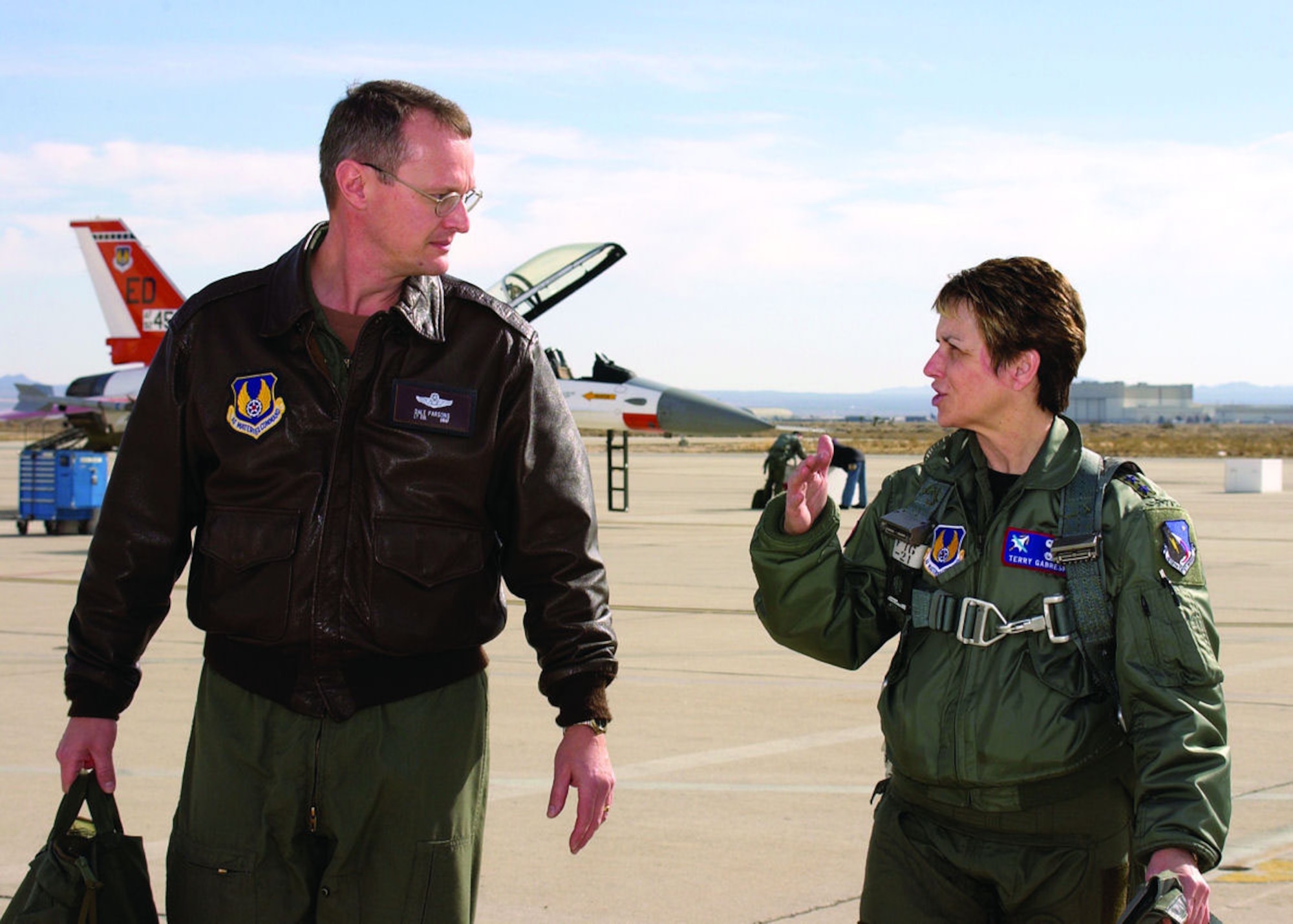 Lt. Gen. Terry Gabreski, Air Force Materiel Command vice commander, and Lt. Col. Dale Parsons, U.S. Air Force Test Pilot School director of special courses, discuss the General's F-16 mission during a Test Pilot School Senior Executive Short Course held Jan. 9 through Jan. 12, 2006, here. This course was designed to give insight into the role the Air Force Flight Test Center plays in providing warfighting capabilities to the warfighter.  (Photo by Chad Bellay)  