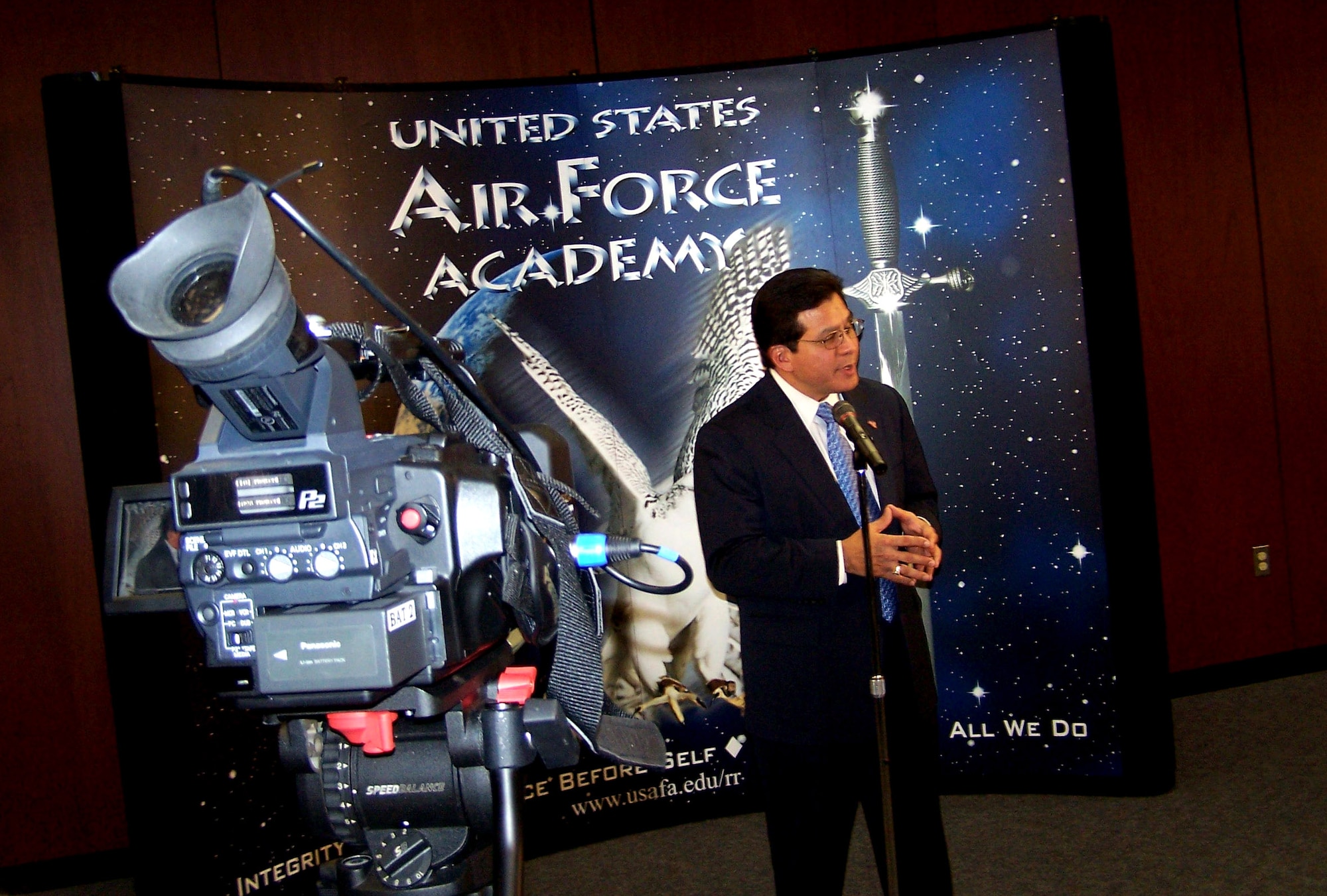 United States Attorney General Alberto Gonzales answers reporters' questions Nov. 18 after talking about civil liberties and war on terrorism issues to cadets at the U.S. Air Force Academy, Colo. (U.S. Air Force photo/Butch Wehry) 
