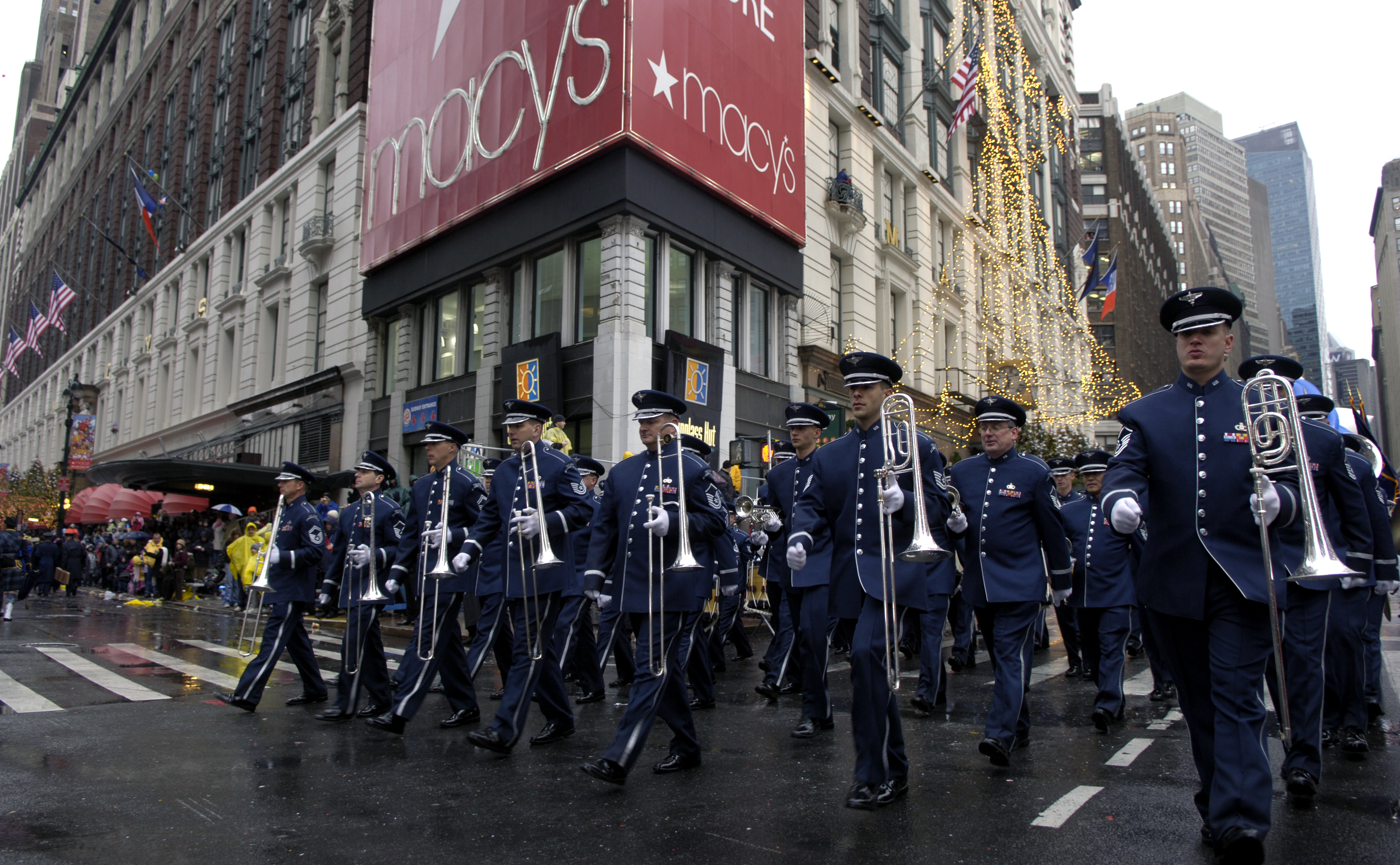 Academy band marches in Macy's parade > Air Force > Article Display