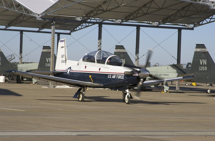 (Photo by SSgt Amanda Mills) 1st Lt Garrett Fisher, Moody Air Force Base, Ga., pilot, taxis Vance AFB’s first T-6 maintenance trainer into Hangar 129 Jan. 13. The first student trainers are scheduled to arrive in March. The first T-37 to depart Team Vance for the bone yard at Davis-Monthan AFB, Ariz., left the same day.