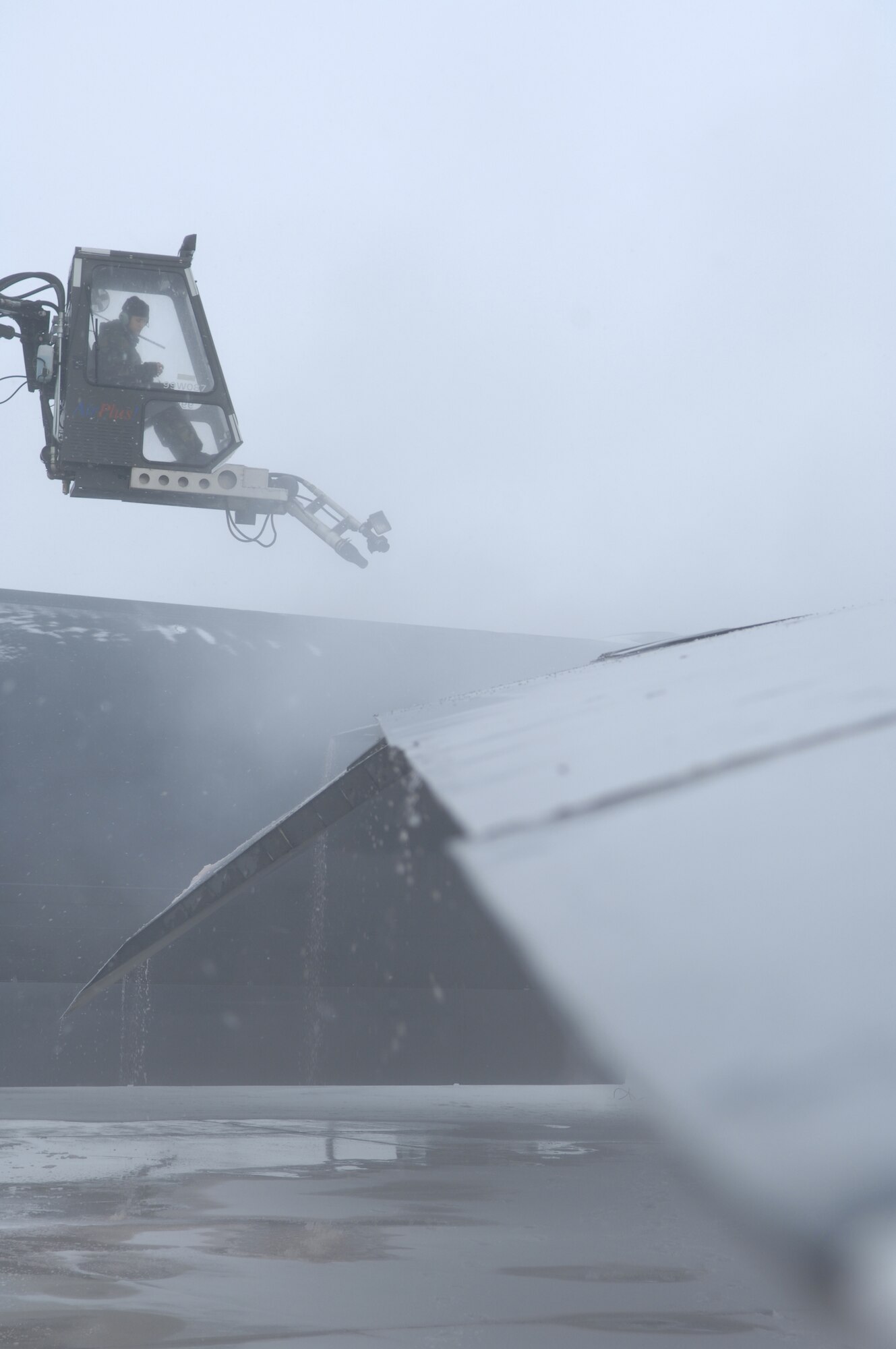 MINOT AIR FORCE BASE, N.D. -- Airman 1st Class Christian Misner, 5th Aircraft Maintenance Squadron, de-ices a B-52H Stratofortress on the flight line during a snowstorm here Nov. 28, 2006. It takes about three hours to completely de-ice a B-52. (U.S. Air Force photo by Airman 1st Class Christopher Boitz) (cleared by Senior Airman Danny Monahan 5 BW/PA)