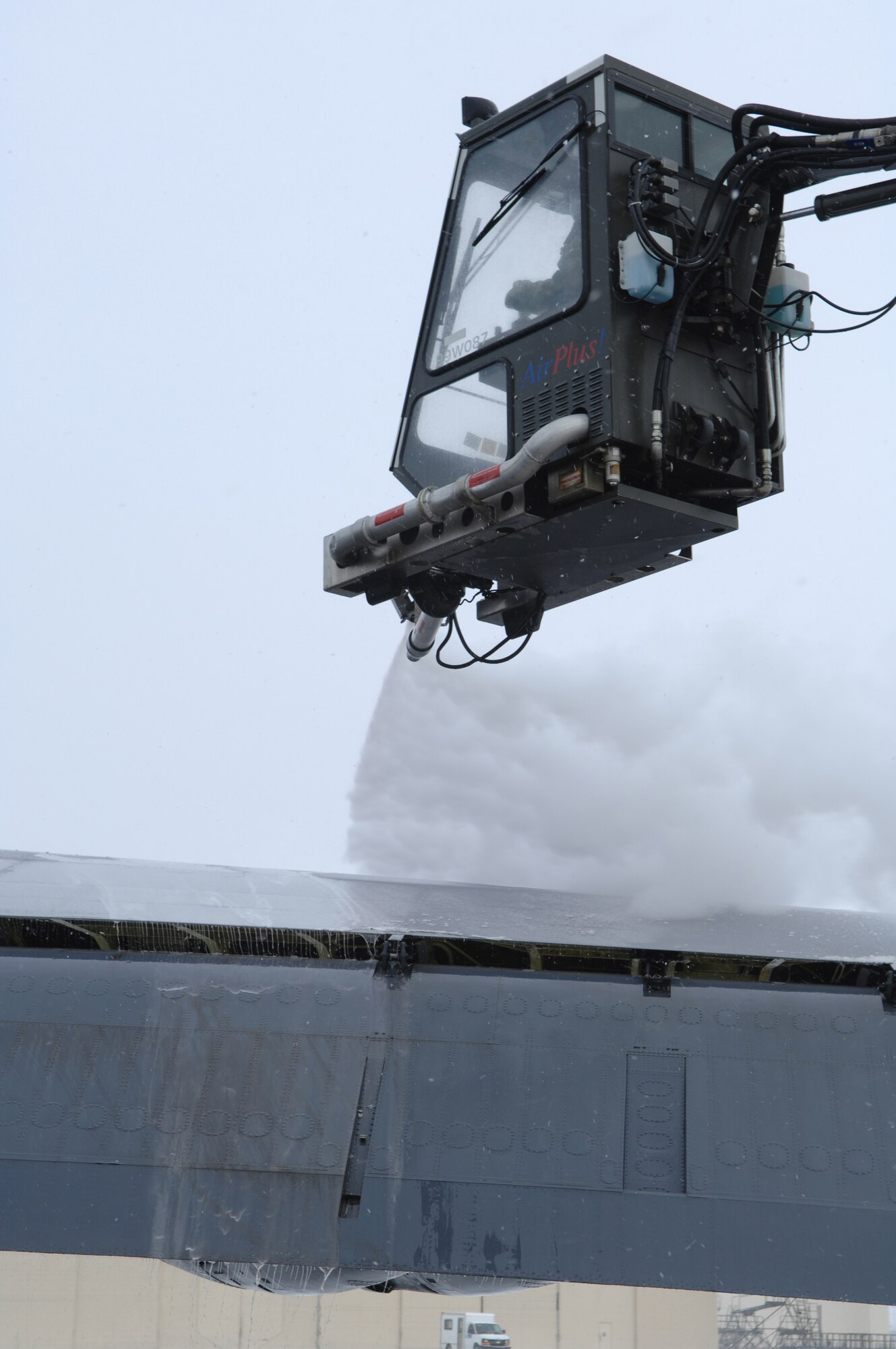 MINOT AIR FORCE BASE, N.D. -- Airman 1st Class Christian Misner, 5th Aircraft Maintenance Squadron, de-ices a B-52H Stratofortress on the flight line during a snowstorm here Nov. 28, 2006. It takes about three hours to completely de-ice a B-52. (U.S. Air Force photo by Airman 1st Class Christopher Boitz) (cleared by Senior Airman Danny Monahan 5 BW/PA)