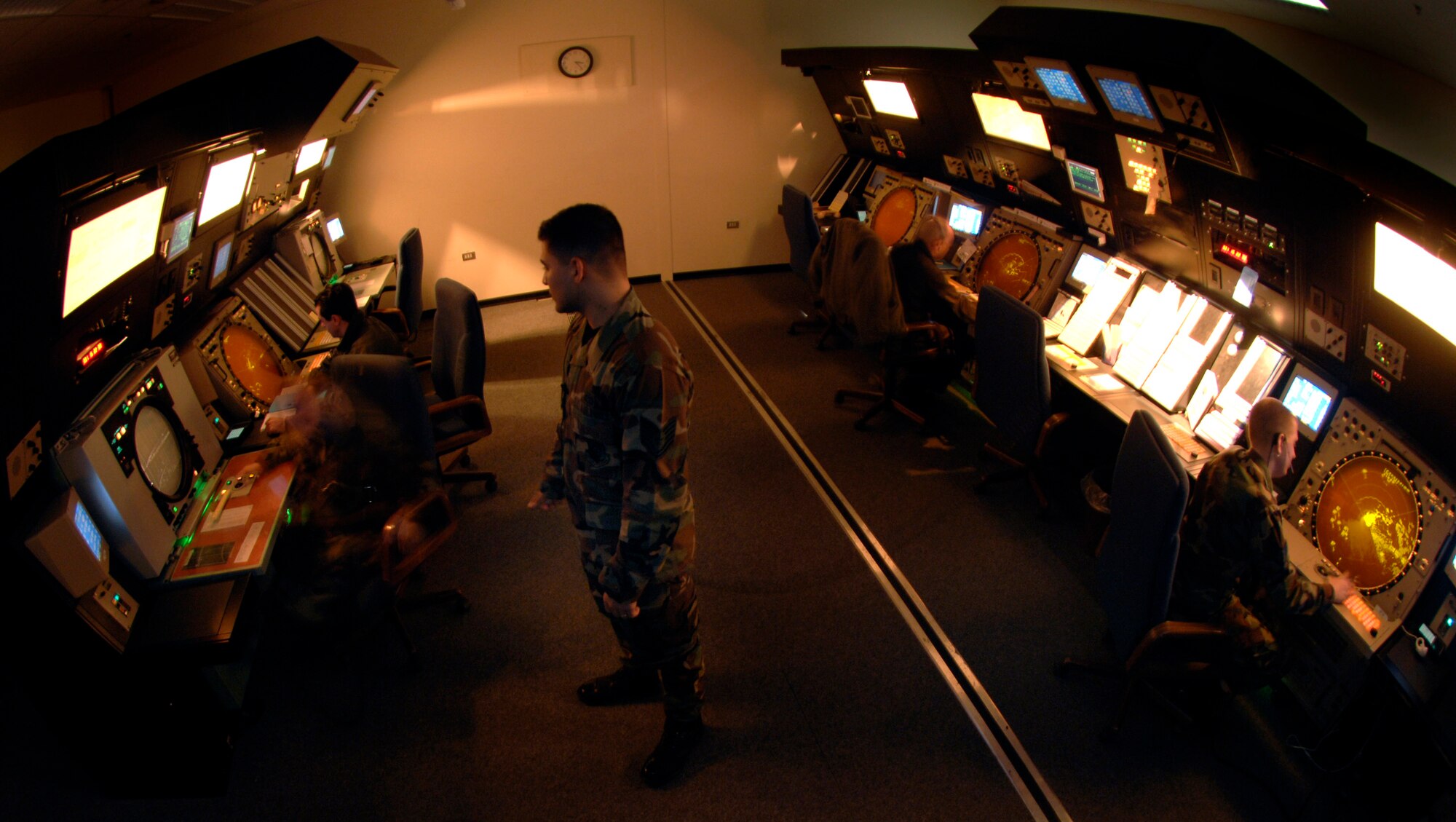 Tech. Sgt. Bobby Hickman ensures the aircraft controllers provide expeditious airflow for aircraft Nov. 27 flying over Aviano Air Base, Italy. Air traffic controllers perform duties within a radar facility and maintain radar surveillance of approach control airspace, processing and coordinating aircraft through terminal control. Sergeant Hickman is a radar approach control supervisor at Aviano AB. (U.S. Air Force photo/Airman 1st Class Michael S. Dorus)

