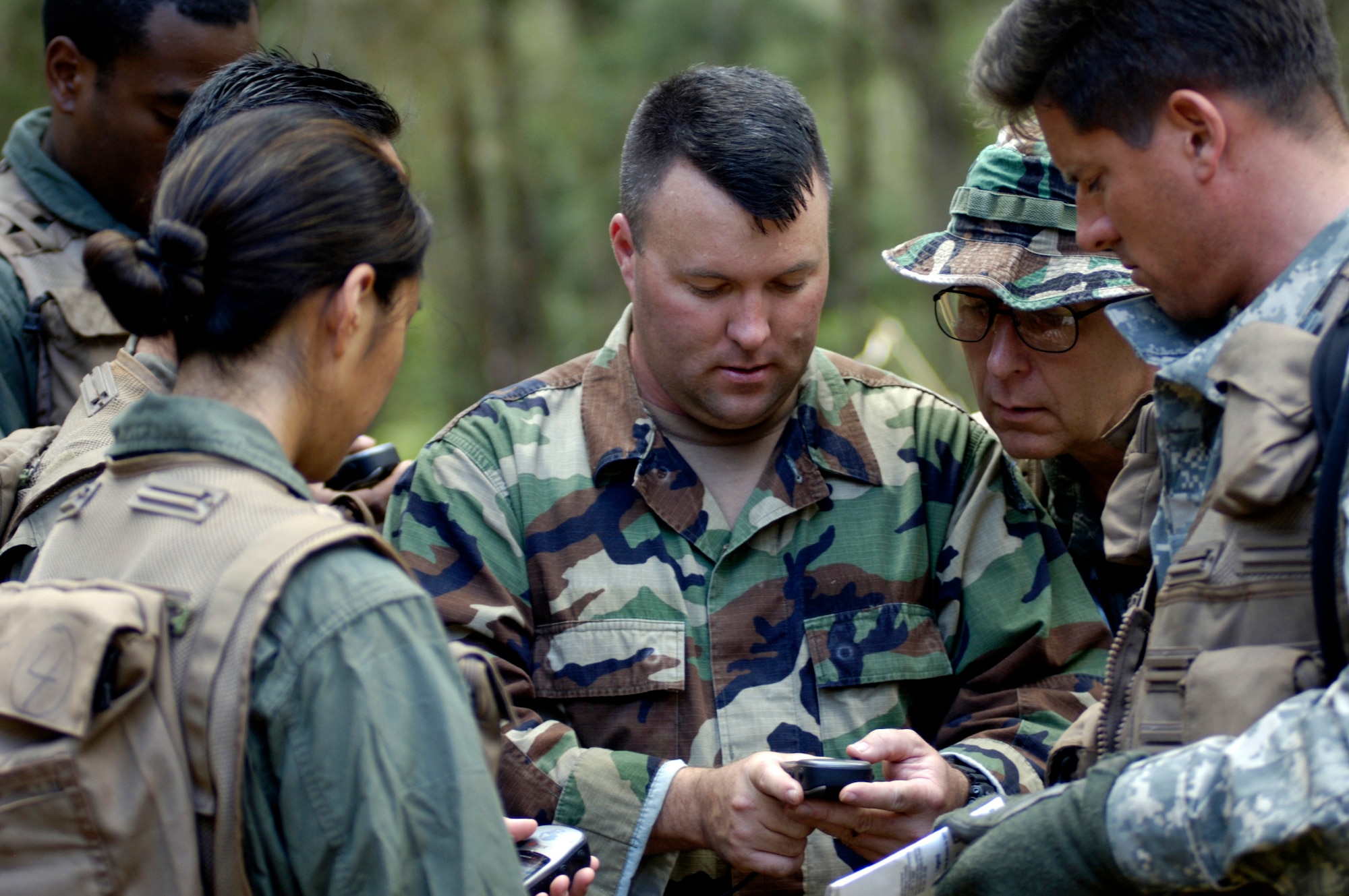 Staff Sgt. Christopher Ferguson explains how to use a Global Positioning System to students May 4, 2006, during a ground survival refresher course at Hawaii's Schofield Barracks training area. The course provides hands-on realistic training for aircrew members that concentrates on the principles, techniques and skills necessary to survive in any environment and return home. Sergeant Ferguson is a survival, evasion resistance and escape instructor. (U.S. Air Force photo/Tech. Sgt. Shane A. Cuomo)