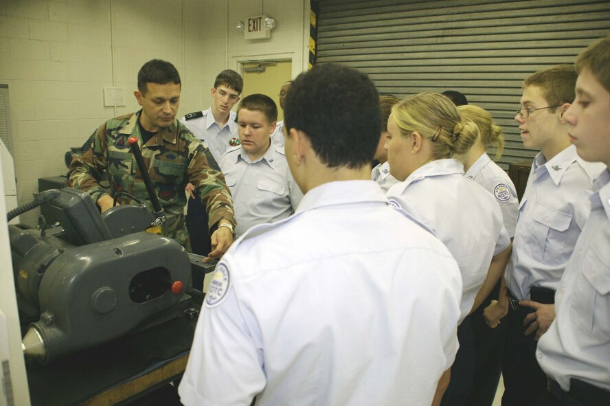 SHAW AIR FORCE BASE, S.C.-- Master Sgt. Eric Novoa, 20th Component Maintenance Squadron hydraulics section NCO in charge, demonstrates some of the basics in hydraulics during a tour Wednesday for the Air Force Junior ROTC students from James F. Byrnes High School in Duncan, S.C. (U.S. photo/Senior Airman John Gordinier)