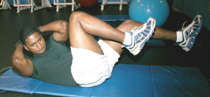 Second Lt. Finis White, 20th Communications Squadron telecommunications management officer, works his abdominals with bicycles during his daily workout Wednesday in the fitness center. (U.S. Air Force photo/Senior Airman John Gordinier)
