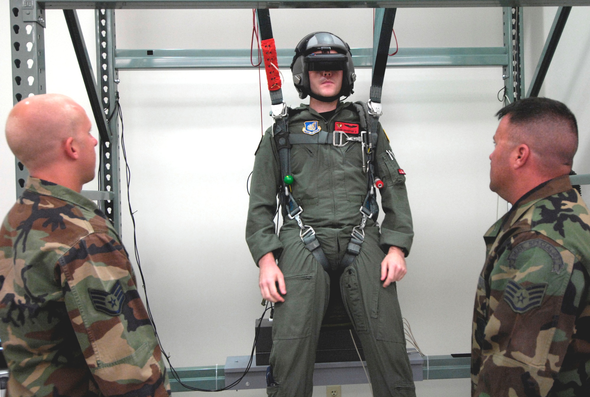 Staff Sgts. Matt Magnussen and Christopher Ferguson check with 1st Lt. John Brantuk II to make sure the virtual simulator is working before starting parachute training at Hickam Air Force Base, Hawaii, on Oct. 4. Sergeant Magnussen is a life support instructor and Sergeant Ferguson is a survival, evasion, resistance and escape instructor with the 15th Operations Support Squadron. Lieutenant Brantuk is a pilot with the 535th Airlift Squadron. (U.S. Air Force photo/Tech. Sgt. Shane A. Cuomo)
