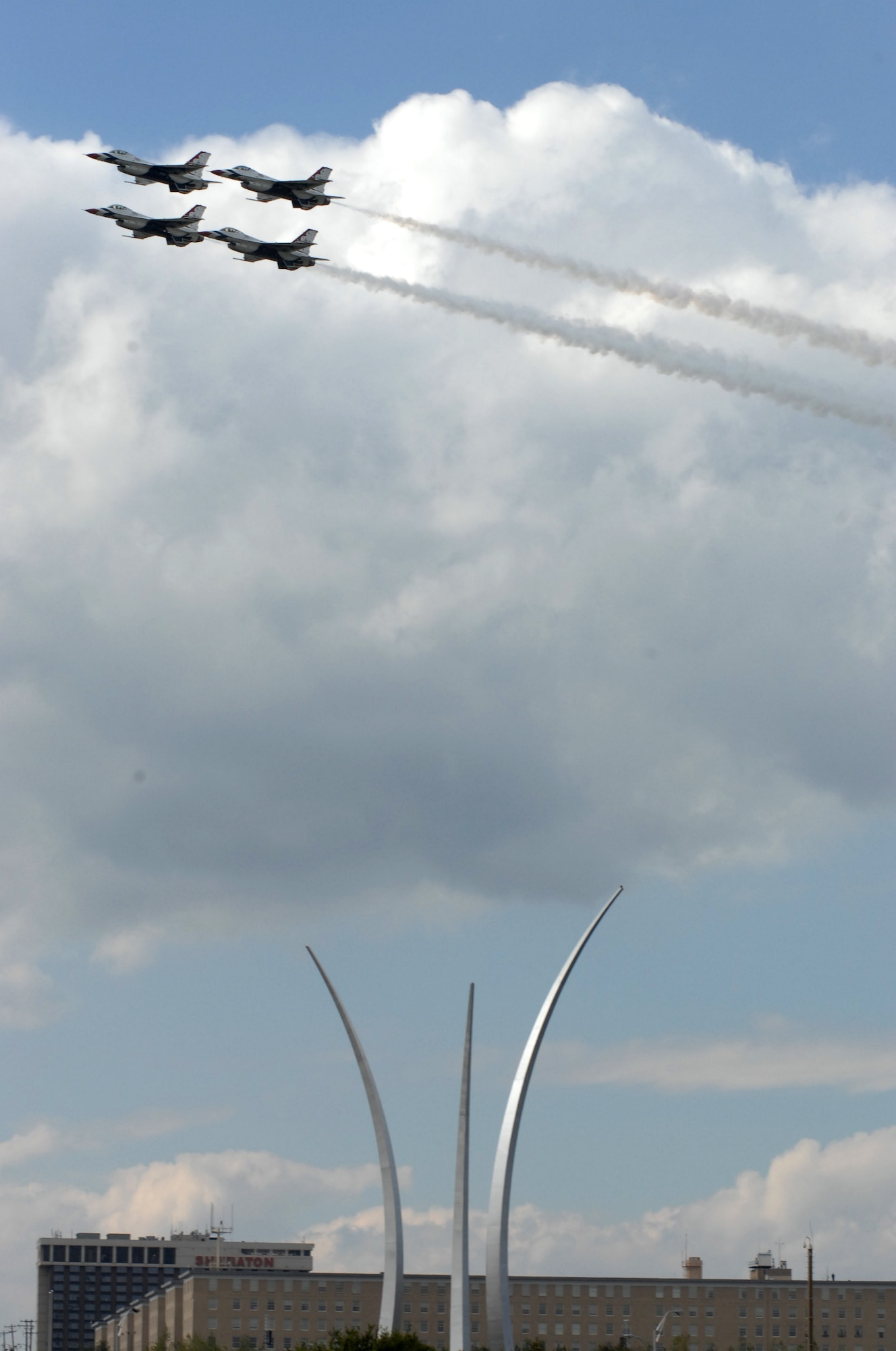The Air Force Thunderbirds demonstration team fly over the Air Force Memorial Oct. 12 in a practice for the Oct. 14 opening ceremonies for the memorial. (U.S. Air Force photo/ Master Sgt. Gary R. Coppage)