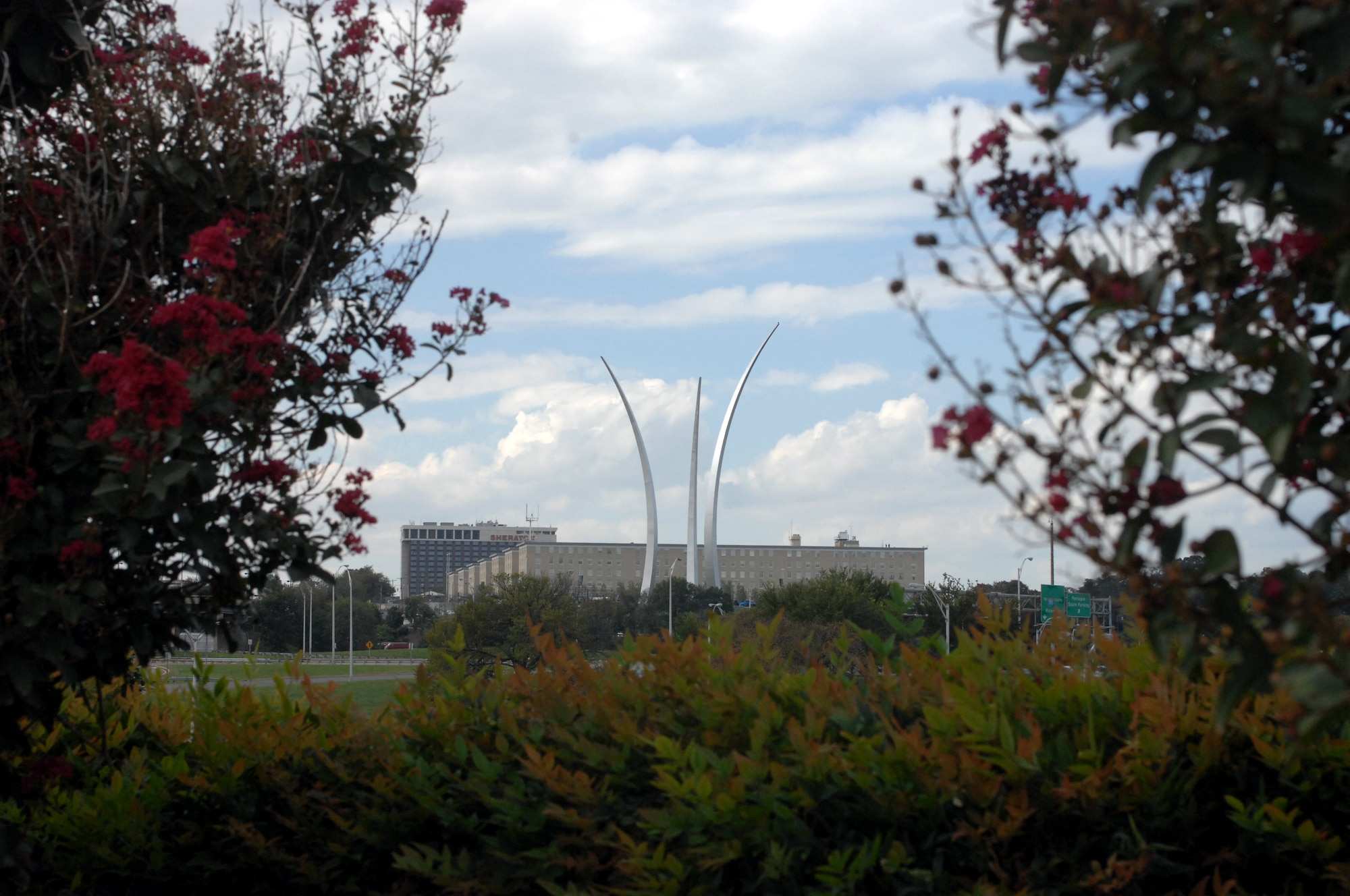 The Air Force Memorial will be officially opened Oct. 14 with dedication ceremonies scheduled throughout the day, including a flyover of the Air Force Thunderbirds demonstration team. (U.S. Air Force photo/Master Sgt. Gary R. Coppage)