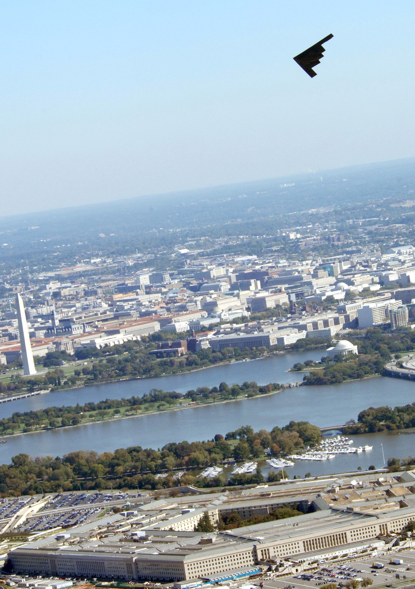 A B-2 Spirit II flies over the Air Force Memorial during a practice flight over the Oct. 13 in Arlington, Va. The memorial dedication ceremony will be held Oct. 14. An Air Force open house will be held near the Pentagon in conjunction with the dedication ceremony that will feature performances by the U.S. Air Force Band, the U.S. Air Force Honor Guard drill team, and a concert by country music performer LeeAnn Womack. (U.S. Air Force photo by Master Sgt. Gary R. Coppage) 