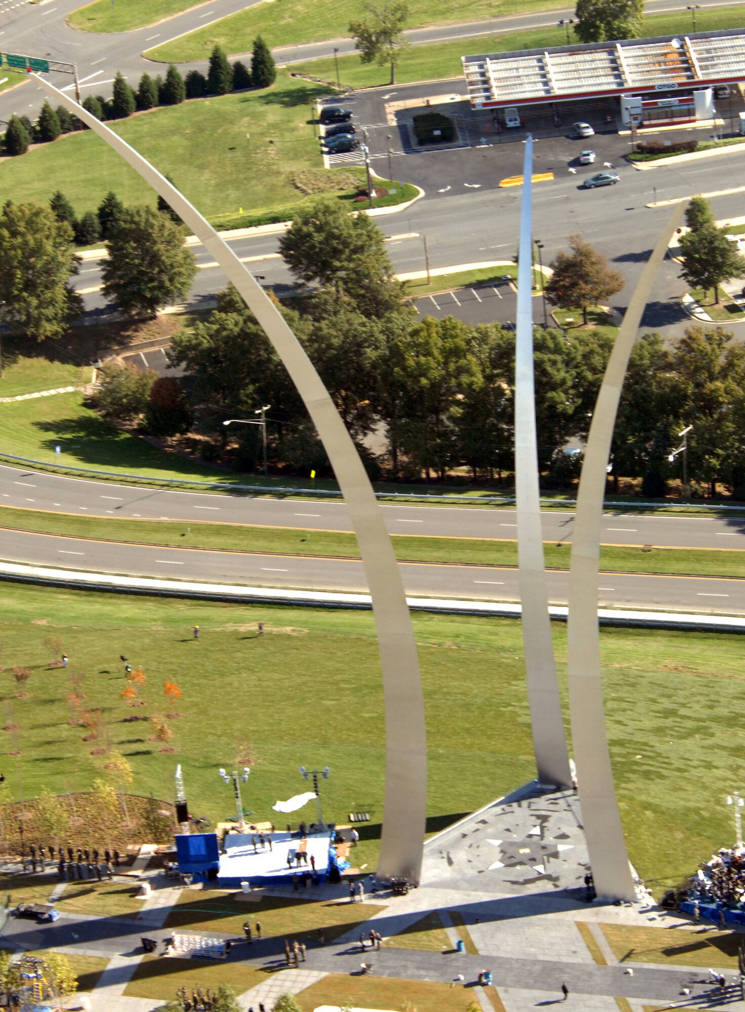 An aerial view of the Air Force Memorial that overlooks Arlington National Cemetery in Virginia Oct. 13. The memorial will be officially dedicated during a ceremony Oct. 14. An Air Force open house will be held near the Pentagon in conjunction with the dedication ceremony that will feature performances by the U.S. Air Force Band, the U.S. Air Force Honor Guard drill team, and a concert by country music performer LeeAnn Womack. (U.S. Air Force photo/Master Sgt. Gary R. Coppage)
