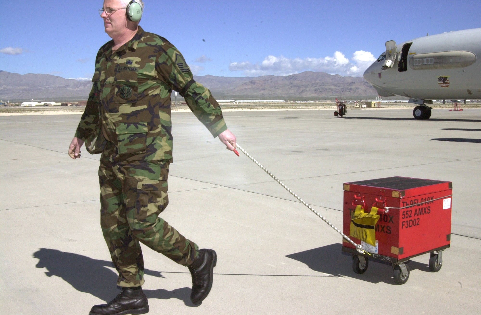 At more than 100 pounds overweight as early as 1994, Master Sgt. Matt Thomas had a challenge ahead of him if he wanted to be fit to fight. After initiating a self-help program that included radical life changes in exercise and diet, he lost 122 pounds and shaved 13.5 inches off his abdominal circumference. (U.S. Air Force photo)