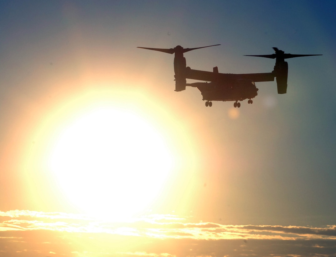 A CV-22 Osprey tilt rotor aircraft flies enroute to the Pentagon Oct. 13 in Arlington, Va. Aircraft including the CV-22 are landing at the Pentagon south parking lot and will be on display during the Air Force open house for the opening ceremonies of the Air Force Memorial Oct. 14. (U.S. Air Force photo/Master Sgt. Gary R. Coppage) 
