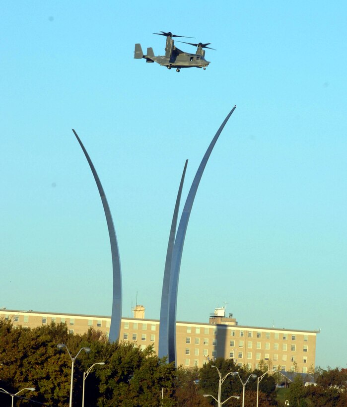 A CV-22 Osprey tilt rotor aircraft flies over the Air Force Memorial Oct. 13 in Arlington, Va. Aircraft including the CV-22 are landing at the Pentagon south parking lot and will be on display during the Air Force open house for the opening ceremonies of the Air Force Memorial Oct. 14. (U.S. Air Force photo/Master Sgt. Gary R. Coppage)
