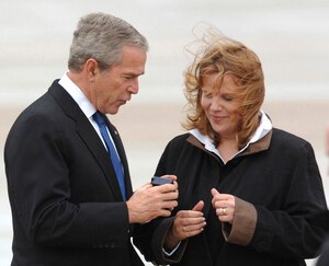 U.S. President George W. Bush recognizes Leah Hunkins, wife of Master Sgt. Gary Hunkins, with the President’s Call to Service Award at the foot of Air Force One at Langley Oct. 7. The award is given to volunteers who donate more than 4,000 hours over the course of their lives. (Photo by Staff Sgt. Brandy Bogart)
