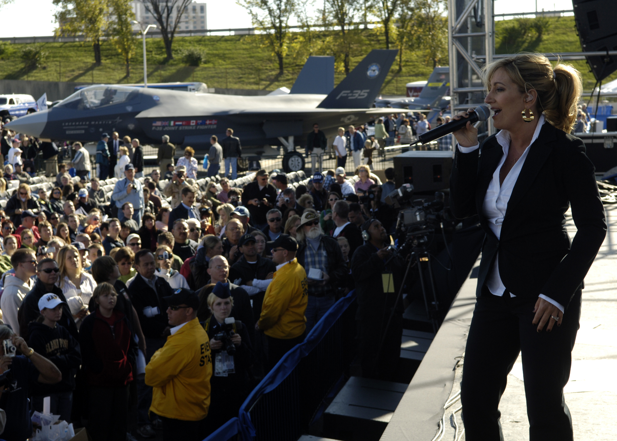 Country star Lee Ann Womack headlines Air Force open house > Air Force