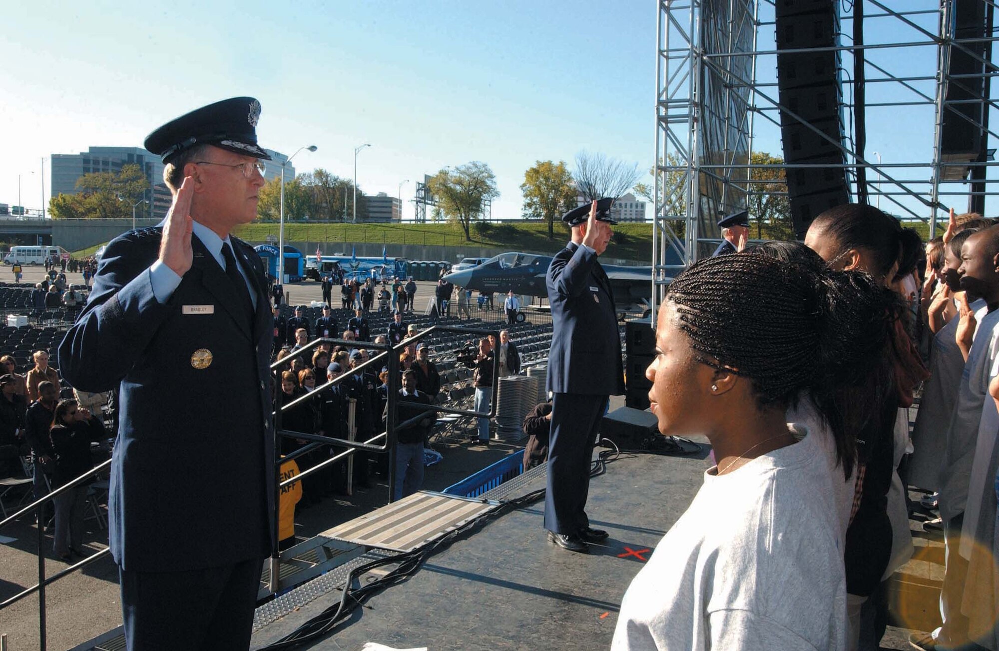 WASHINGTON --  Lt. Gen. John A. Bradley (left), commander of Air Force Reserve Command; Air Force Chief of Staff Gen. T. Michael Moseley; and Lt. Gen. Craig McKinley, Air National Guard director, enlist or re-enlist some 90 Airmen Oct. 14, 2006, during the Air Force Memorial Dedication weekend at the Pentagon. (U.S. Air Force photo/Senior Airman Amaani Lyle)