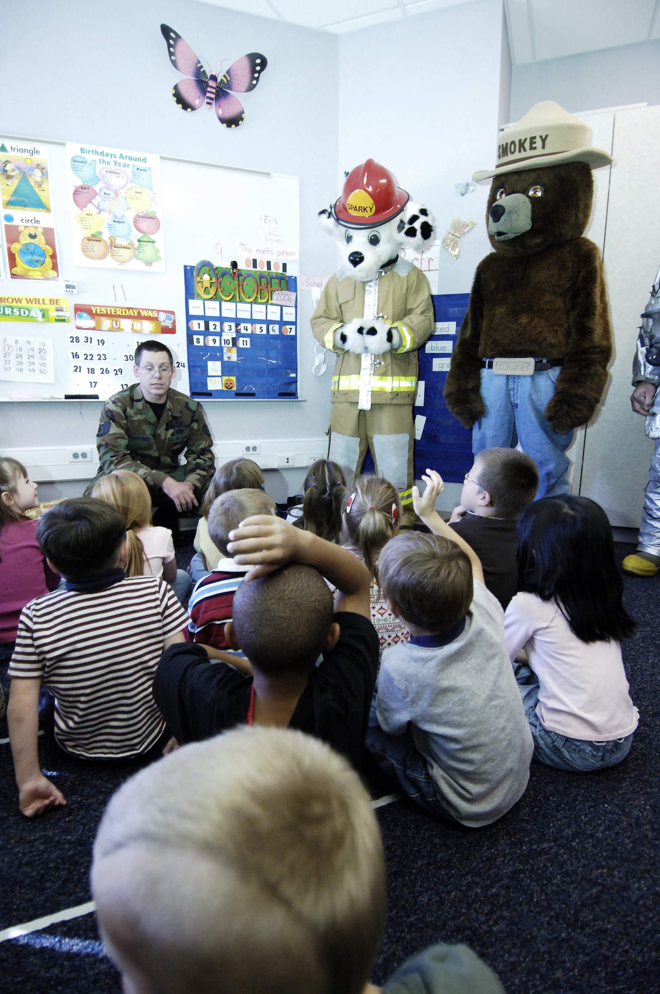 FAIRCHILD AIR FORCE BASE, Wash. -- Staff Sgt. James Bradstreet, 92nd Civil Engineer Squadron firefighter, Sparky the Fire Dog and Smokey the Bear talk with children about fire safety at Michael Anderson Elementary School here Oct. 11. (U.S. Air Force photo/Senior Airman Anthony Ennamorato)