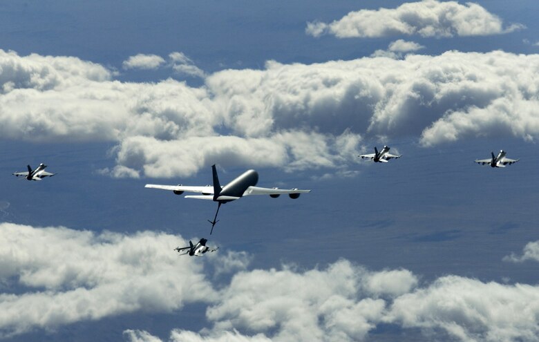 Four F-16 Fighting Falcons fly in formation with a KC-135 Stratotanker during refueling operations Oct. 19 at Red Flag 07-1. The exercise was held at Nellis Air Force Base, Nev., Oct. 10 to 20.  (U.S. Air Force photo/Master Sgt. Kevin J. Gruenwald)






