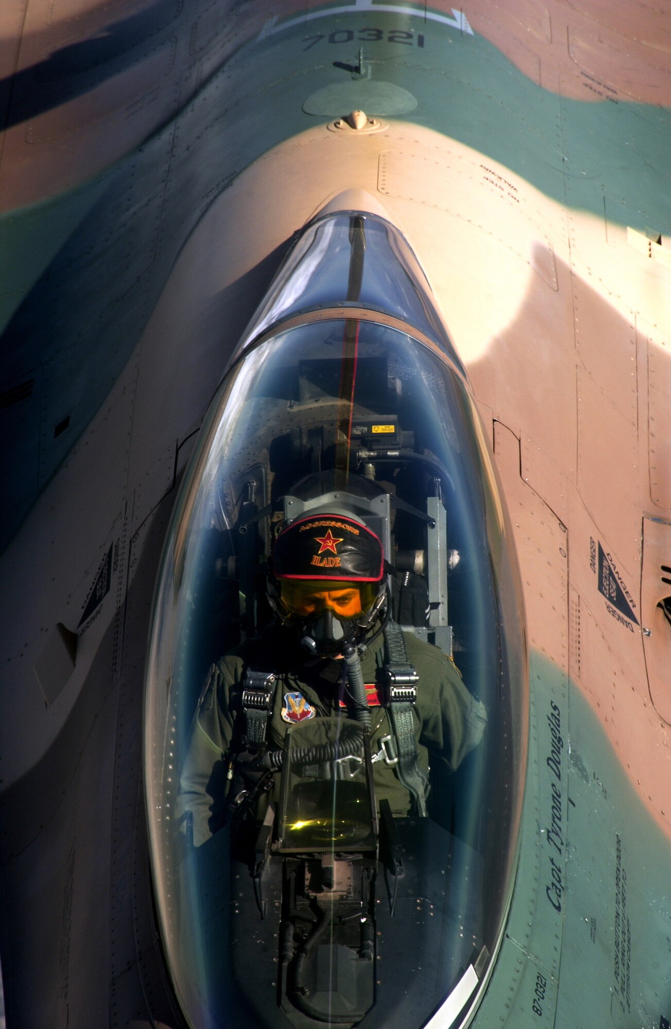 An F-16 Fighting Falcon from the 64th Aggressor Squadron at Nellis Air Force Base, Nev., approaches the boom on a KC-135 Stratotanker to refuel Oct. 19 during Red Flag 07-1. Red Flag tests aircrew warfighting skills in realistic combat situations. The aircraft fly missions at the nearby Nevada Test and Training Range where they simulate an air war. (U.S. Air Force photo/Master Sgt. Kevin J. Gruenwald)





