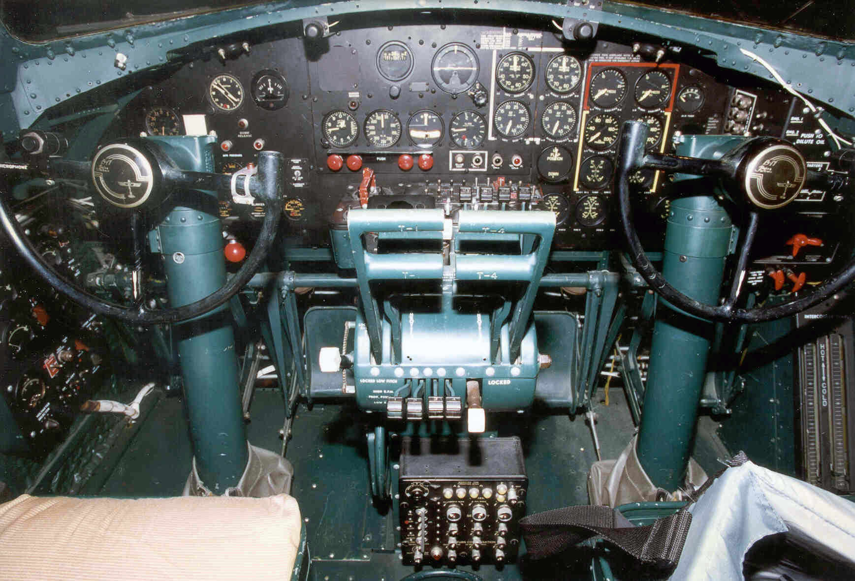 Boeing B 17g Cockpit