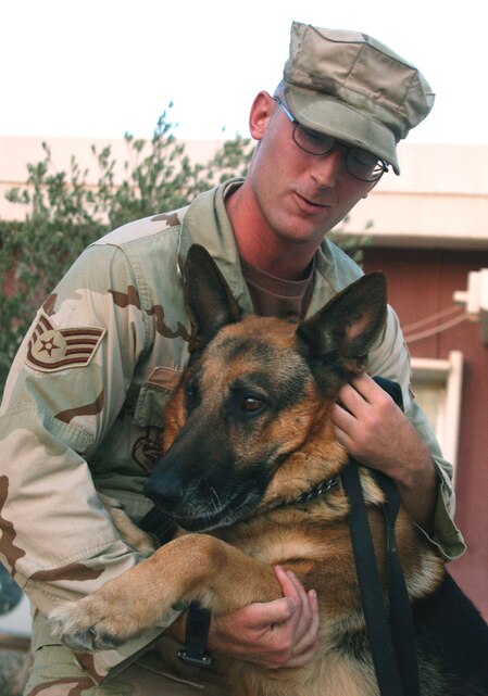 Military working dog and handler form bond in Iraq > U.S. Marine Corps ...