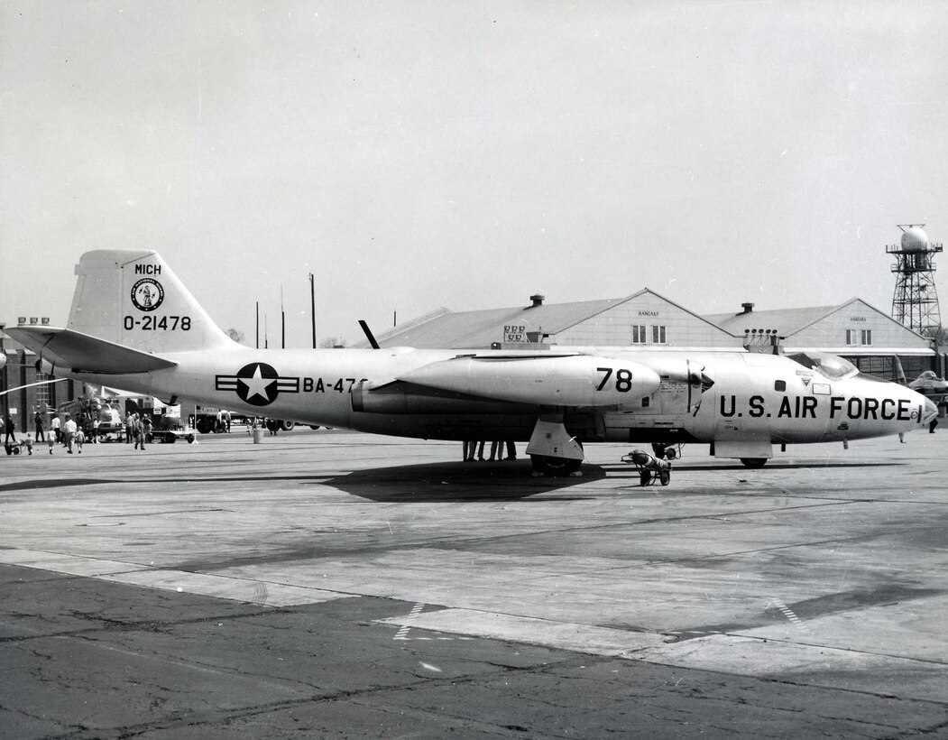 Martin RB-57A Canberra side view (S/N 52-1478) of the Michigan Air National Guard, Kellogg Field, Battle Creek, Mich. (U.S. Air Force photo)