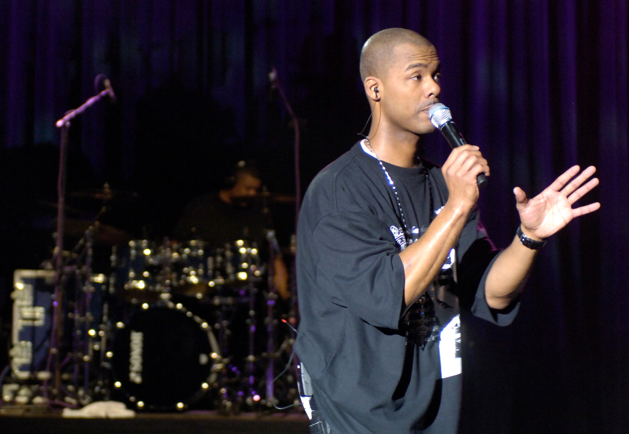 Technical Sgt. Aaron L. Miles, a vocalist with Reserve Generation, sings to third through seventh grade students attending an anti-drug concert Oct. 25 at Trinity University in San Antonio.  The concert was part of National Red Ribbon Week, an anti-drug campaign focused on educating individuals, families and communities on the destructive effects of drugs and the positive alternative life choices that are available to youth.  The 2006 Red Ribbon Week runs from Oct. 23 to 29. Reserve Generation is part of the Air Force Reserve Command Band at Robins Air Force Base, Ga. (U.S. Air Force photo/Senior Airman Brian Ferguson)