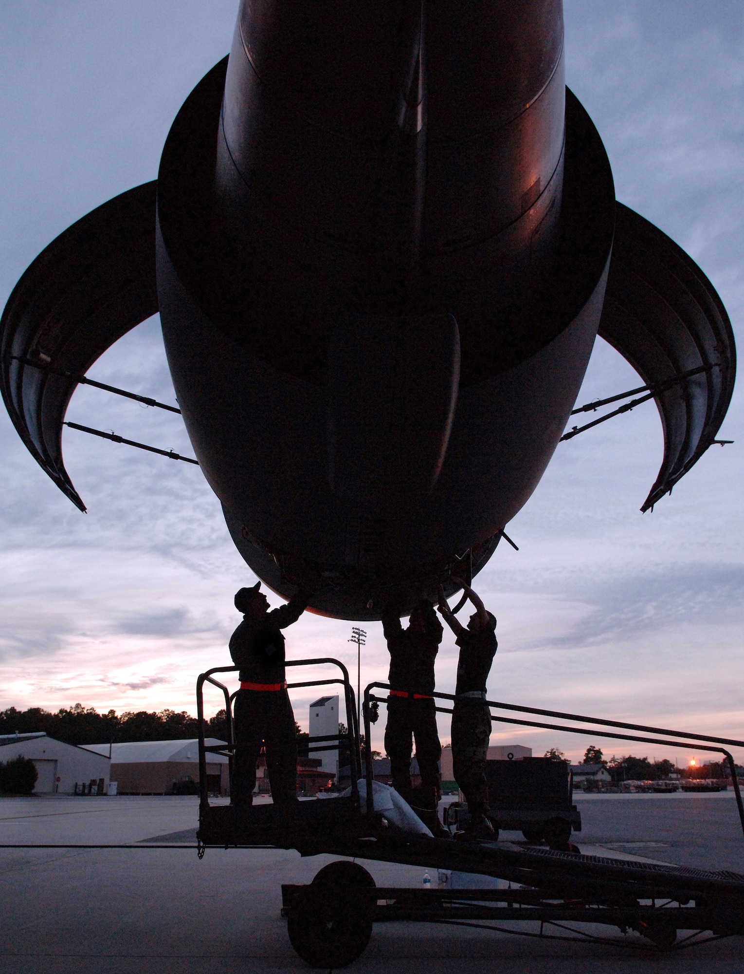 Airmen change the engine hydraulics pump on a C-17 Globemaster III at Charleston Air Force Base, S.C., Oct. 26. The airmen are with the 437th Aircraft Maintenance Squadron. (U.S. Air Force photo/Tech. Sgt. Larry A. Simmons)