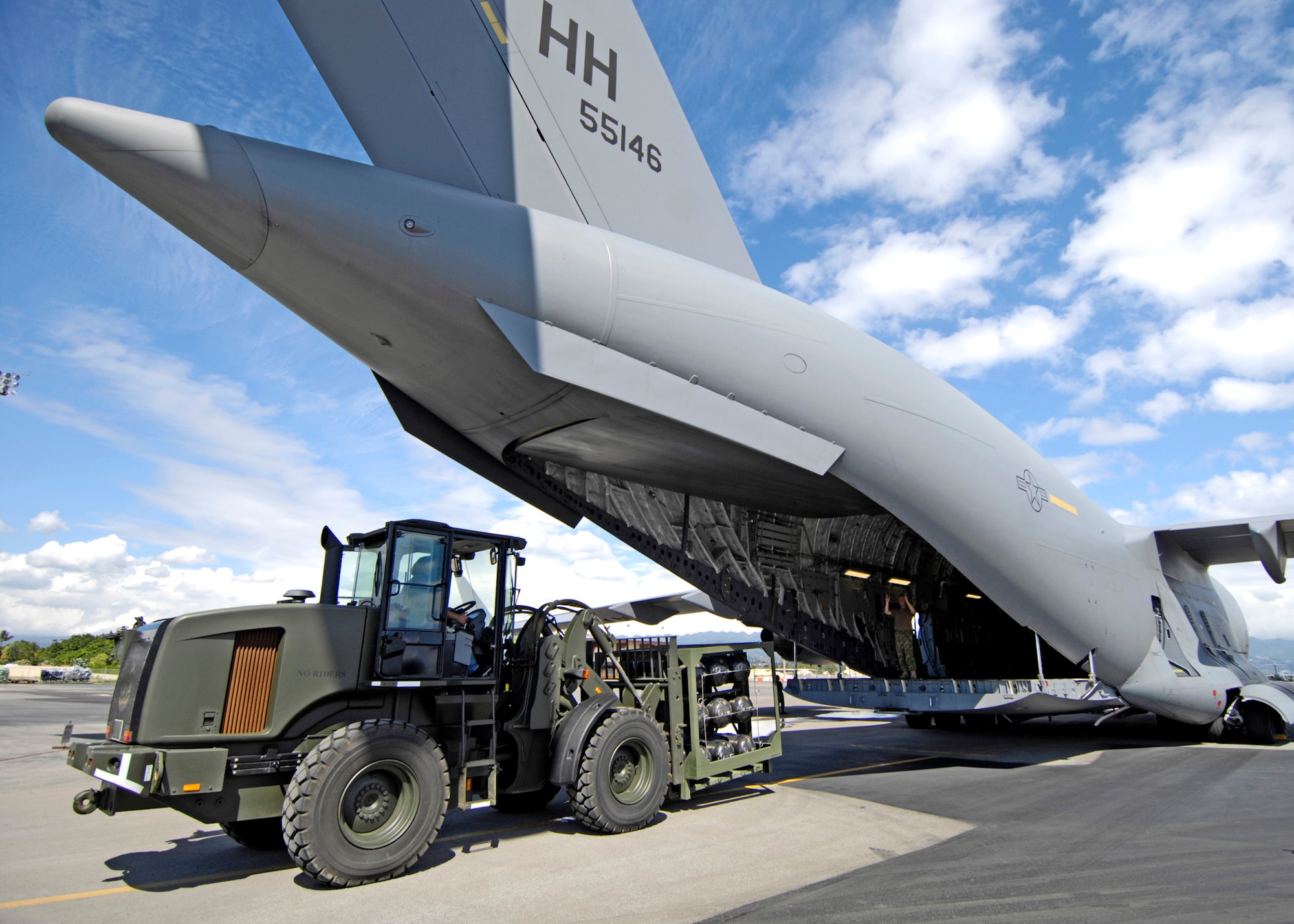 The HydraFLX System is brought up to the back end of a C-17 Globemaster III to demonstrate its mobile capability at Hickam Air Force Base, Hawaii Oct. 18, 2006. The HydraFLX System is being tested by the Air Force as an alternate energy source. It will generate ultra-pure H2 (hydrogen) from water in a flexible pressure management process for fueling buses, tow-tractors, vans, sedans and ground support equipment. The system can also be deployed anywhere and operate in hostile theaters without infrastructure or pipelines. (U.S. Air Force photo/Tech. Sgt. Shane A. Cuomo)
