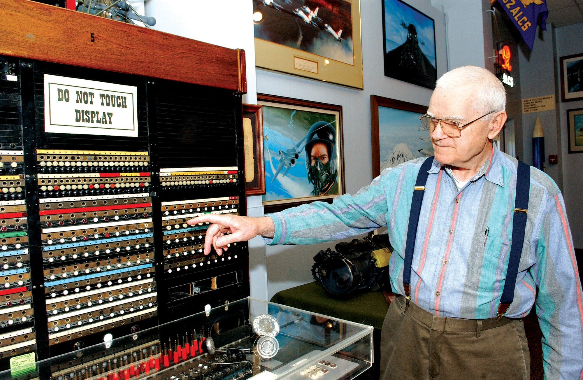 MCCHORD AIR FORCE BASE, Wash. —
McChord Heritage Center volunteer Joe Janukowicz explains an exhibit at the museum. Mr. Janukowicz has been involved with the museum for more than 10 years. U.S. Air Force/Photo by Abner Guzman
