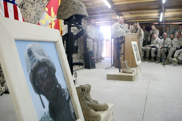 Marines Remember Heroes 1st Marine Logistics Group News Article