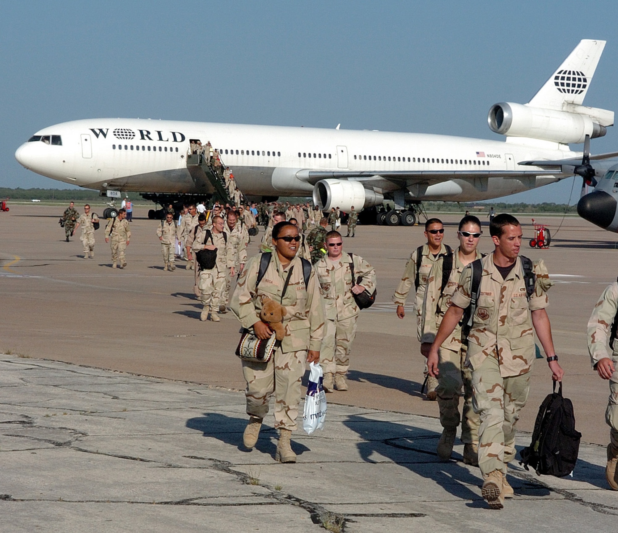 Airmen return home to Dyess Air Force Base, Texas, on Sept. 13, after deploying in support of operations Enduring Freedom and Iraqi Freedom. (U.S. Air Force photo/Tech. Sgt. Larry A. Simmons)