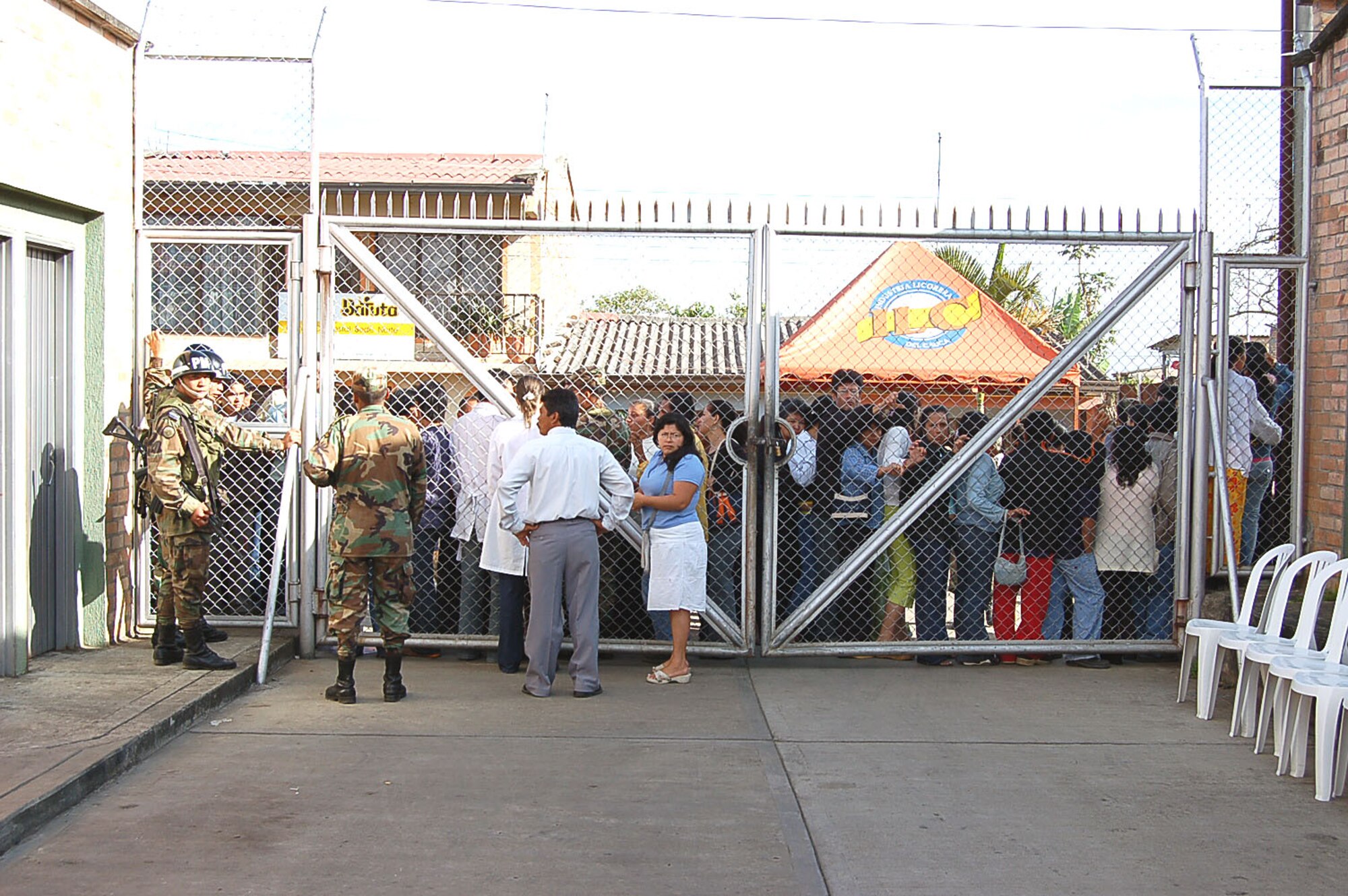 People gather outside the Hospital Toribo Maya in Popayan, Colombia, Sept. 12 to receive treatment from a U.S. medical team performing a medical readiness training exercise. (U.S. Air Force photo/Staff Sgt. Matthew Bates) 
