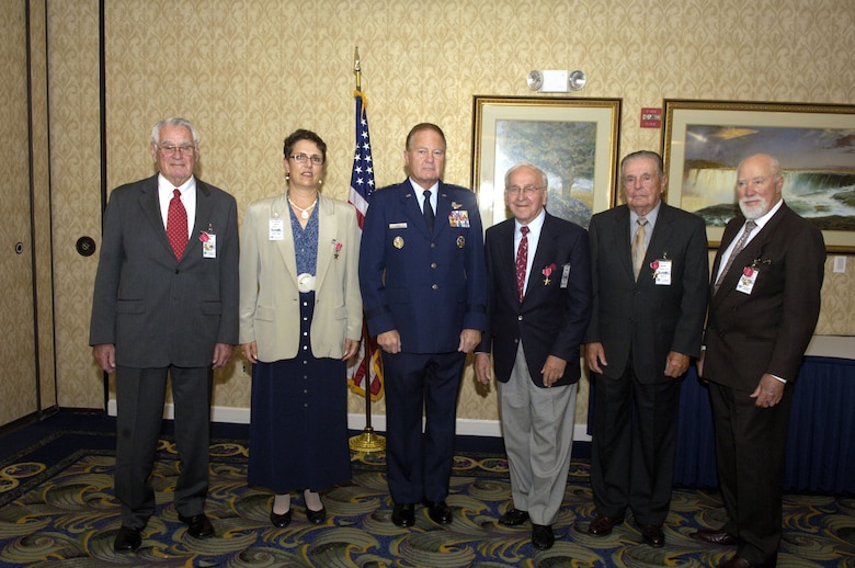 World War II Vets Receive Bronze Stars After 62 Years > U.S. Air Force ...